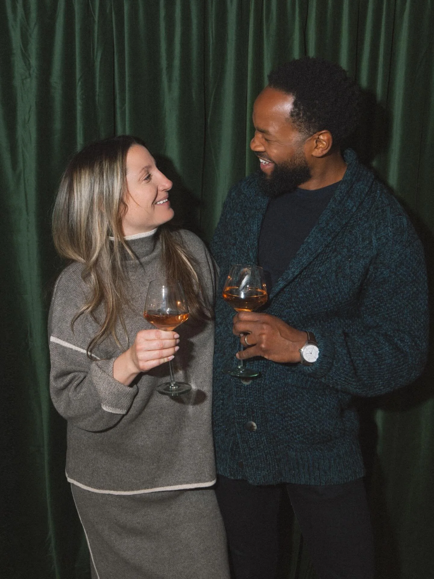 Holiday mode: activated. 
Drink hand, sweaters on, and laughing our way through  the season.
Holidays in full swing with cozy nights, twinkle lights, and a little bit of mischief. 

@dj_udjawny