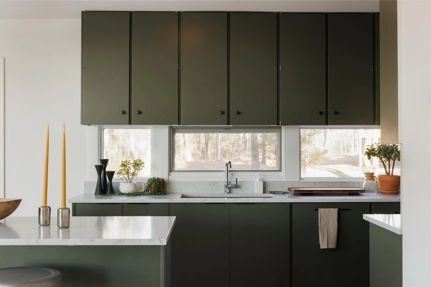 Okay, let&rsquo;s talk about this before &amp; after for a second&hellip;

This wasn&rsquo;t a flip.
We didn&rsquo;t own the house.
And the goal wasn&rsquo;t &ldquo;make it trendy.&rdquo;

It was simply a seller saying:
&ldquo;I want to show this hom