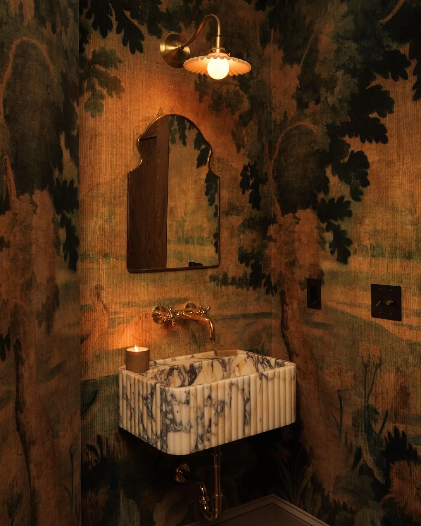 A look back at some of our favorite Upstate Down bathroom designs. These spaces are always some of the most fun for us&hellip;where material, light, and function all come together in a really honest way.

Across each one, we&rsquo;re layering:
natura