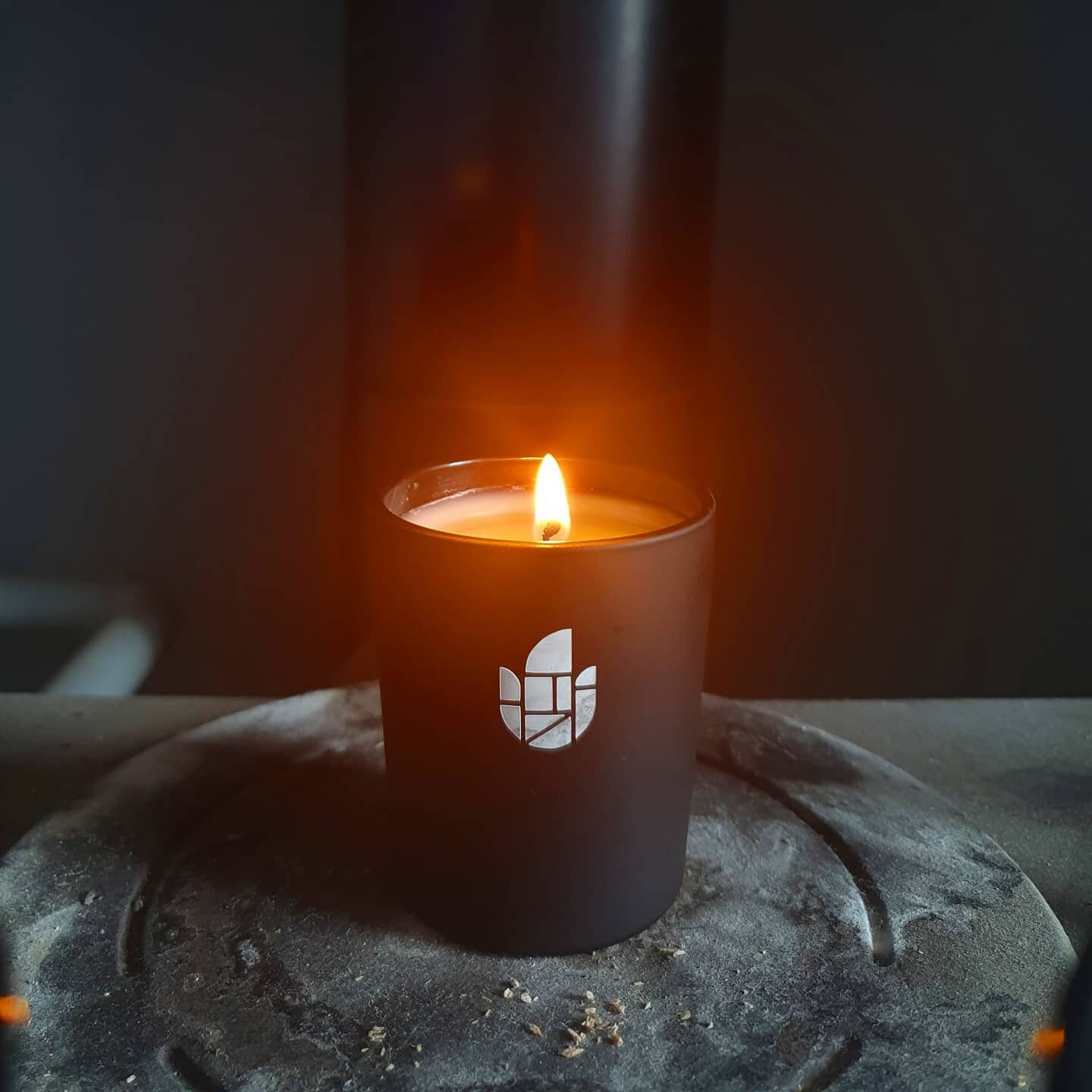 It's been a busy weekend in the garden, so no new wellbeing ritual this evening. But feat not, there are still a bundle on www.candelabros.co.uk to try out.

Have a great week gang!

#menscandles #candlesformen #mancave #scentedcandles #soycandle #ho