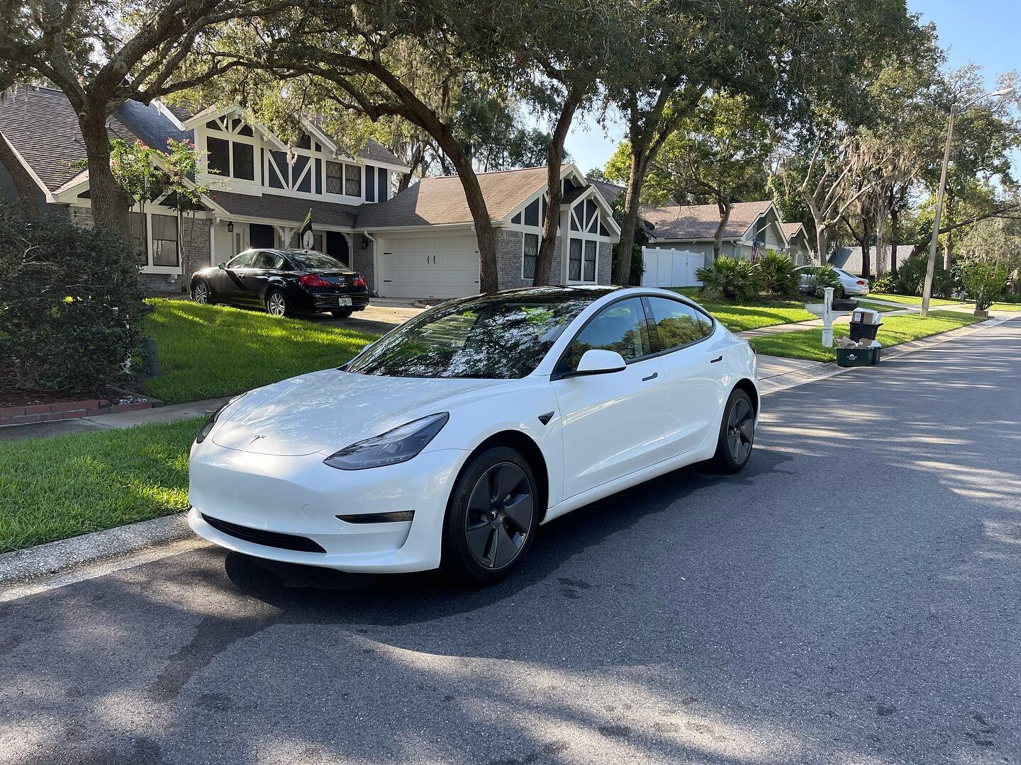 Brand new Tesla Model 3 received a decontamination wash and a sealant to protect the exterior for months of protection! 🧊💎