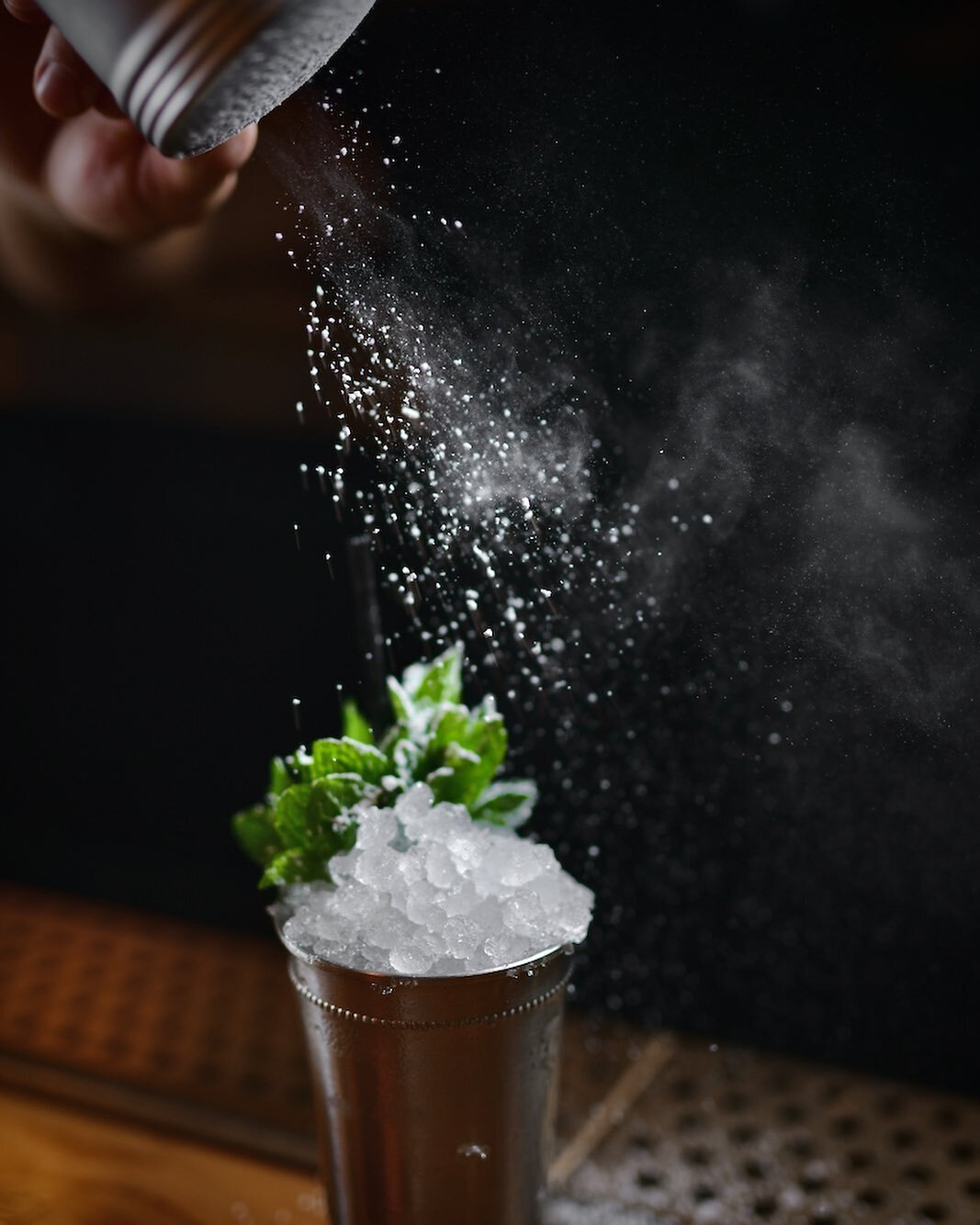 This beautiful weather calls for our Jerry Thomas. 
apple brandy, cynar, peach, demerara, mint
📷: @chase_life_photography 
#frankiesoceanside #visitoceanside #oceansidecalifornia #cocktaillounge #oceansidebar