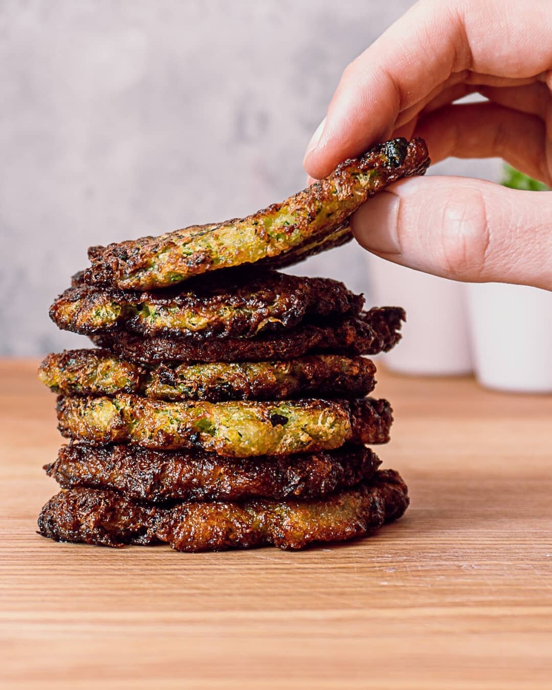 🇫🇷 R&ouml;sti courgette
Recette traditionnelle revisit&eacute;e dans une version aux courgettes. Les plus gourmands ajouteront du gruy&egrave;re r&acirc;p&eacute; dedans 🧀

Vous pouvez jouer sur l'&eacute;paisseur pour avoir un r&eacute;sultat plu