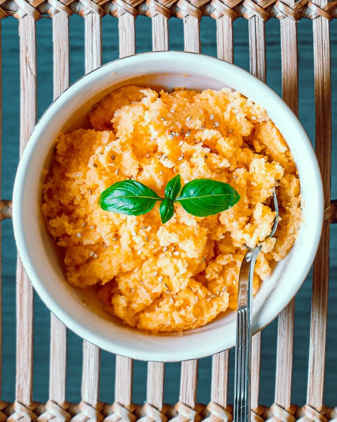 🇫🇷 Granit&eacute; melon ☀️
De quoi vous rafra&icirc;chir avec les temp&eacute;ratures du moment 🌡 
Vous &ecirc;tes plut&ocirc;t melon en entr&eacute;e ou en dessert?

INGR&Eacute;DIENTS POUR 4:
2 melons @frichti
50gr de sucre blanc
20cl de cr&egra