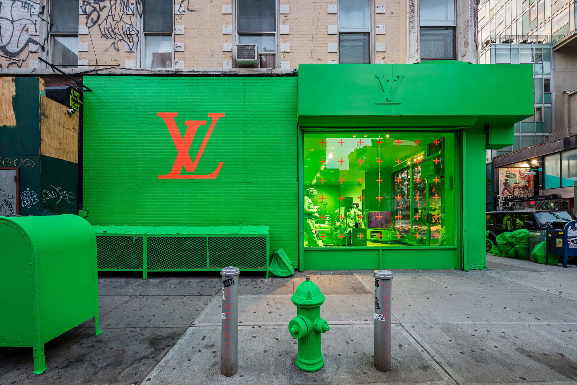 Louis Vuitton's beautiful green screen pop-up retail experience — Lyra  Studios