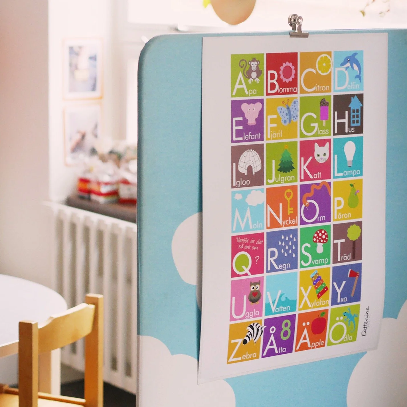 Kabinen är en liten förskola i Marieberg på Kungsholmen. Med en liten barngrupp och många pedagoger är vårt mål att alla barn ska bli sedda och uppmärksammade utifrån sin personlighet, sina förut