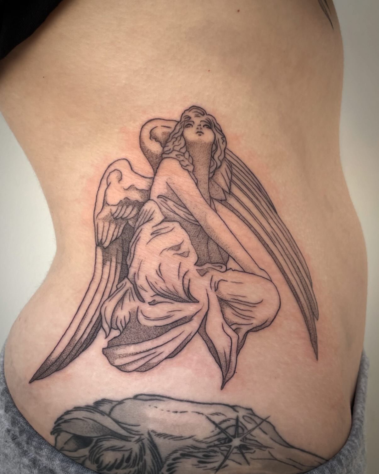 flash for D &bull; made @blackcat.tattoo 
flying above a mystic canine by @darqwebb