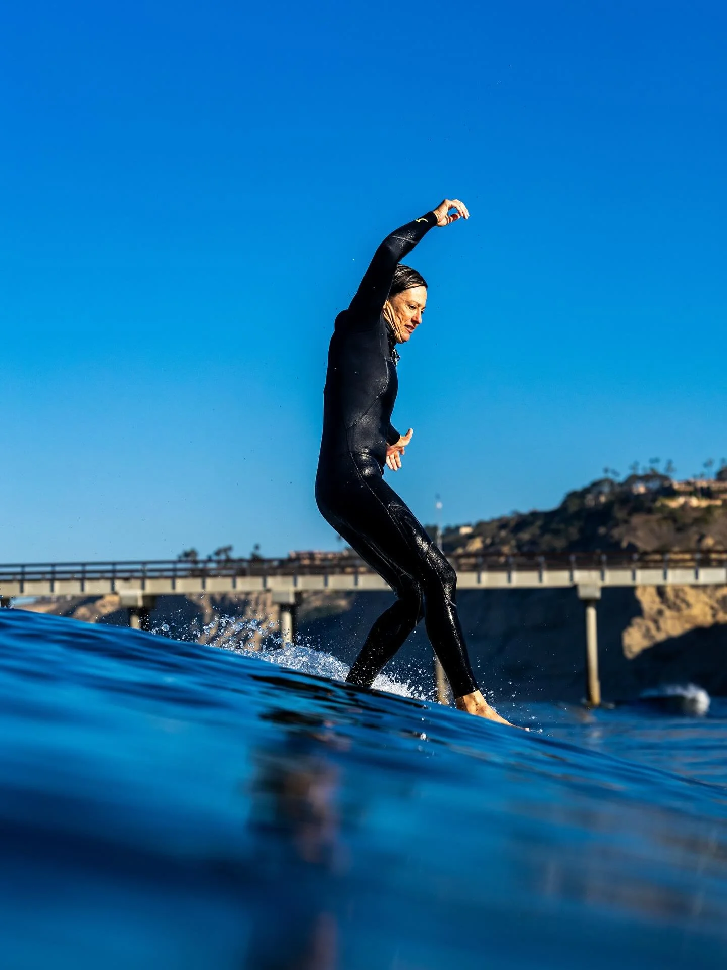 Warm, comfy, stretchy wetties = long sessions &amp; easy paddling this winter.
#mamalawettiescatchmorewaves #mamalaforwomenbywomen #mamalasurfwetsuits #secretspot #secretspots #notsosecretspot #ladylongboardrevolution 
@summerromero1 @jersson_barboza