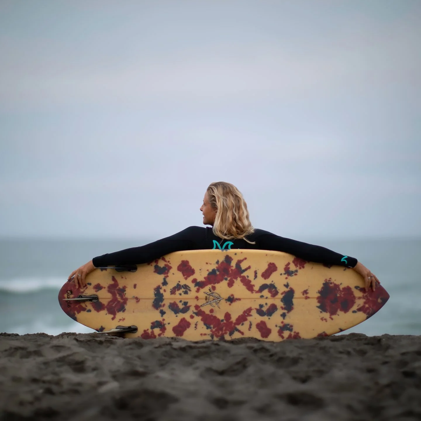 Mamala 2/2mm vibes with @__hollybeck 

#mamalawettiescatchmorewaves #mamalasurfwetsuits  @scuba_scott82 📷