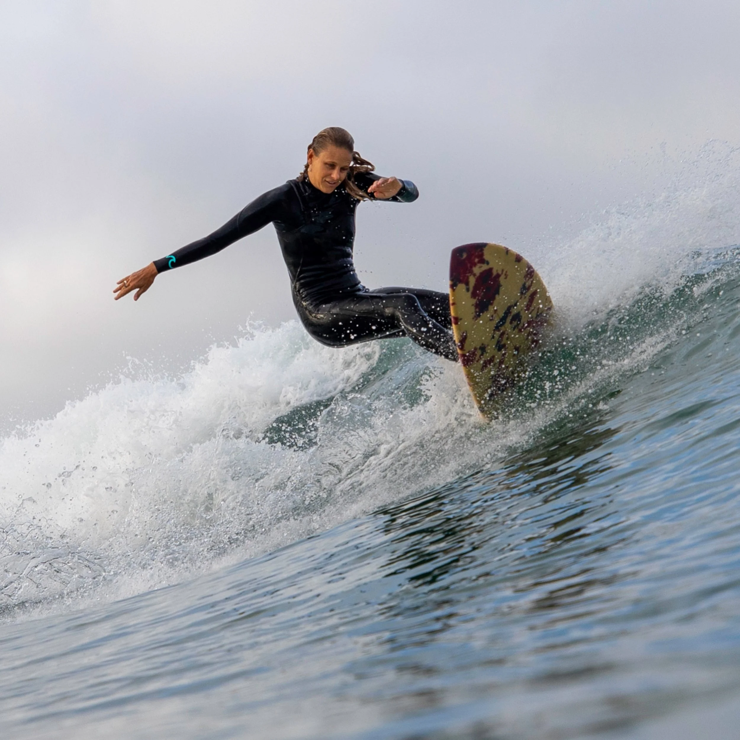 Checked out our 2/2mm full suit? Stretchy perfection.

#mamalawettiescatchmorewaves #mamalawettierevolution #mamalasurfwetsuits 

@__hollybeck founder @surfwithamigas @scuba_scott82 📷