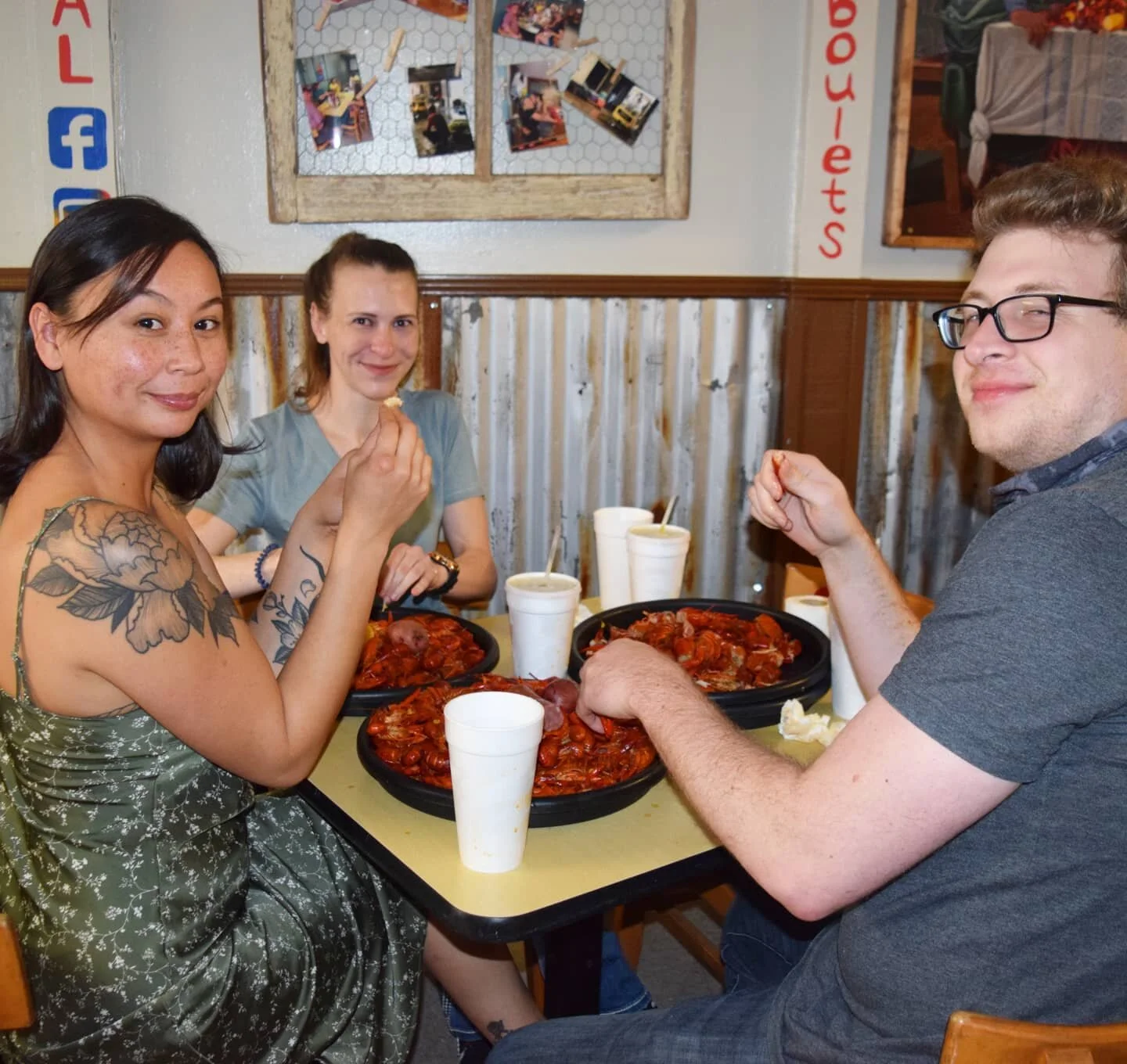 Proof! Louisiana seafood makes people happy 😊🦐🦀🦞
#louisianaseafood #happypeople #nolaeats #wherenolaeats