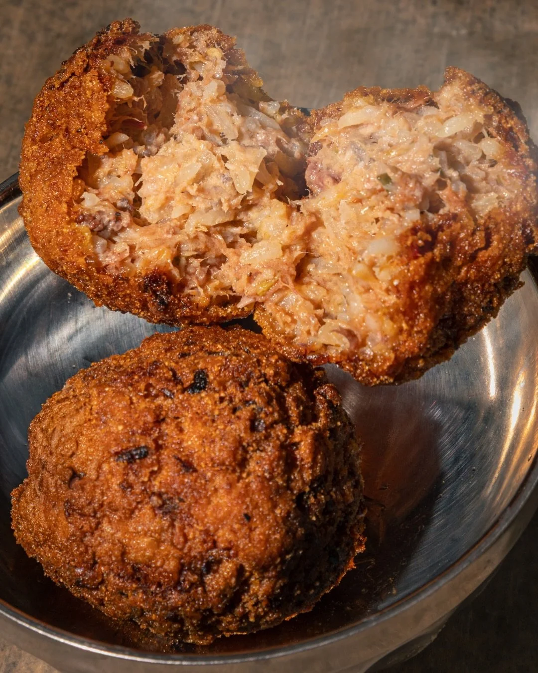 Boudin balls so good they should come with a warning label 🚨

Filled with brisket, jalape&ntilde;o, and cheese&hellip;because subtlety was never on the menu 😏🔥

New Orleans, Cajun Food, Uber Eats
