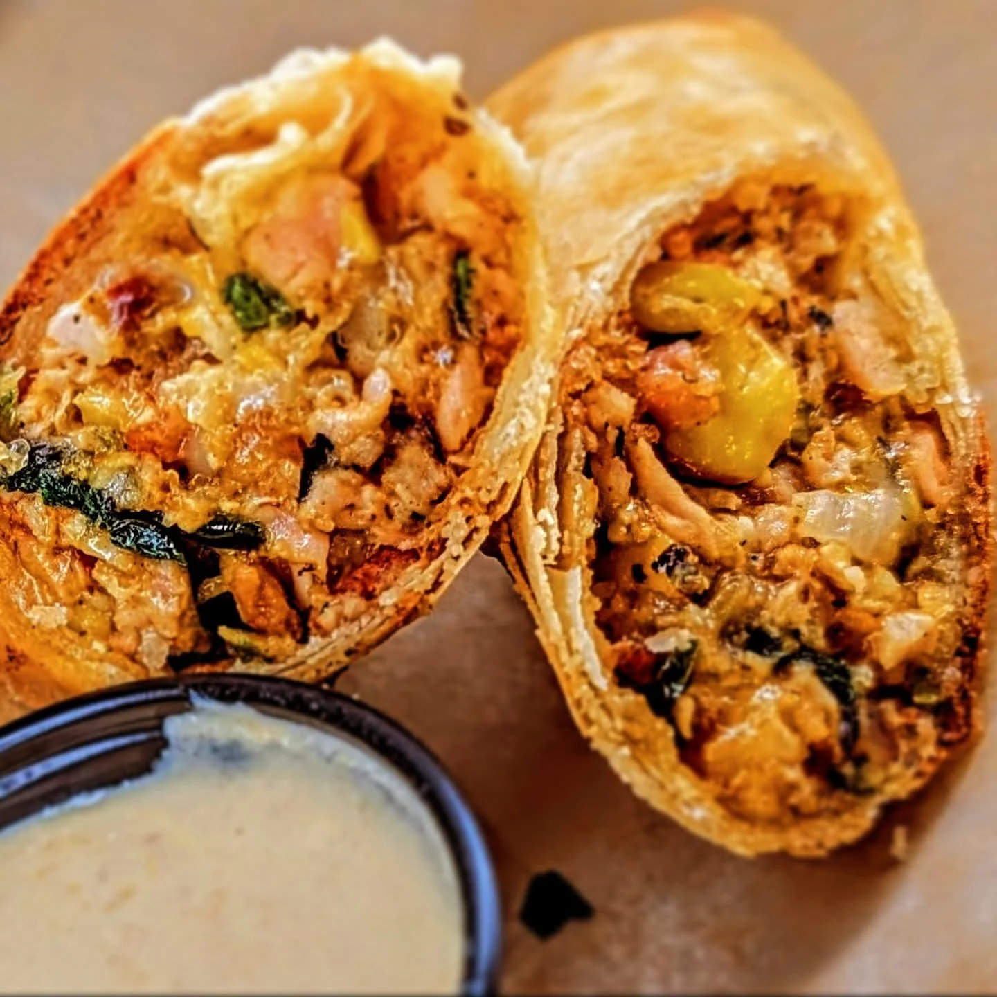 These happy accidents are the collision of what do I do with all this bomb peach hot sauce I made and the extra smoked chicken wings I wanna play with .... Welcome to the smoke show 😁 
Deep South Smoked Chicken Spring Rolls and a Picante Peach Crema
