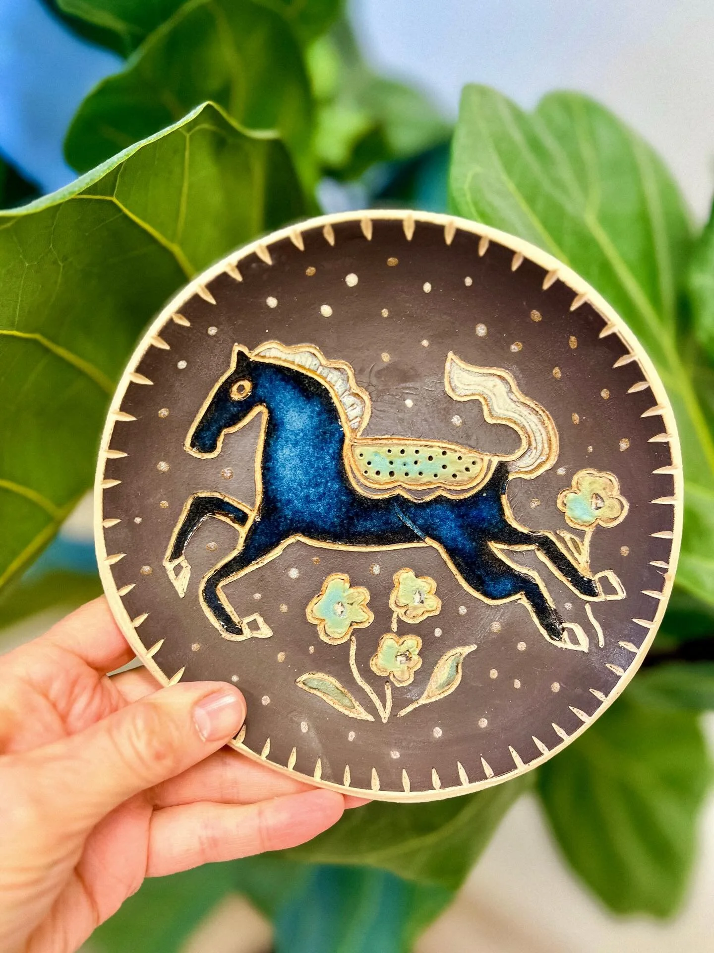 Day 30 and of #the100dayproject 🌿 test tile/bowl made @clayworksvancouver 🌿 #animalart #slabbuilt #horses