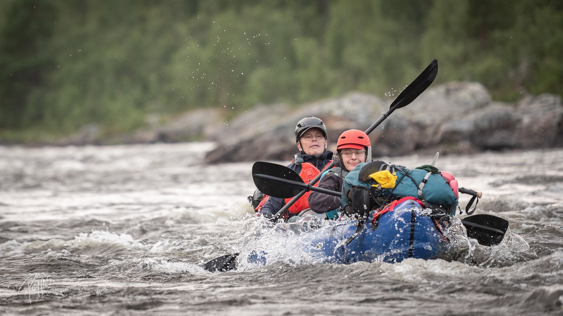Team REAR paddling on Näätämöjoki river 