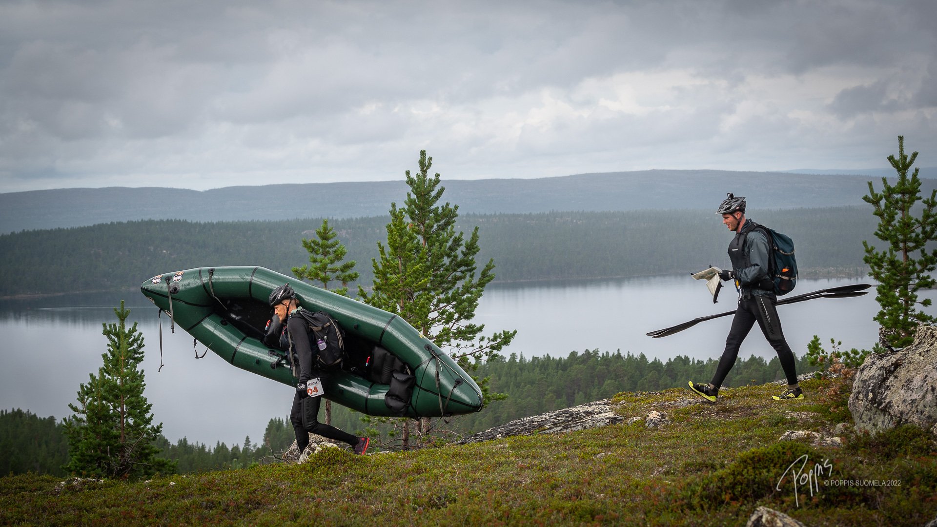 Team Brokebäkit hiking