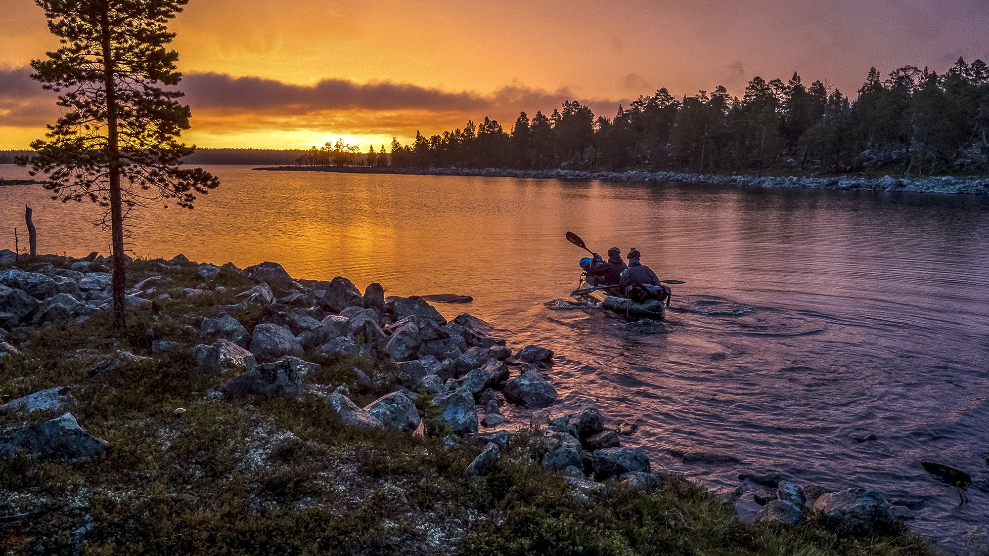 CP 29 – Team Brokebäkit paddling to the sunset