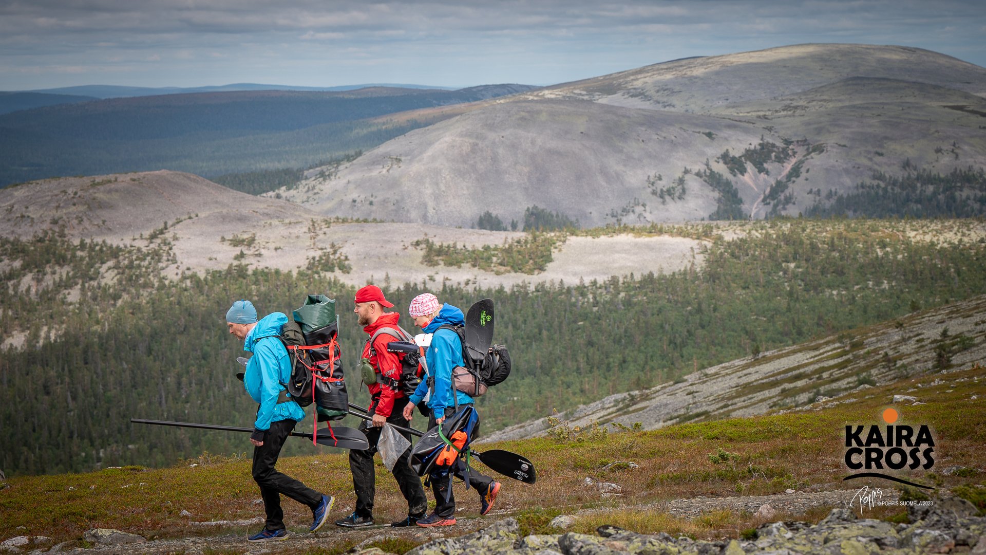 Kairacross Ylläs 2023 – Team Stronger Together hiking on Yllästunturi fell