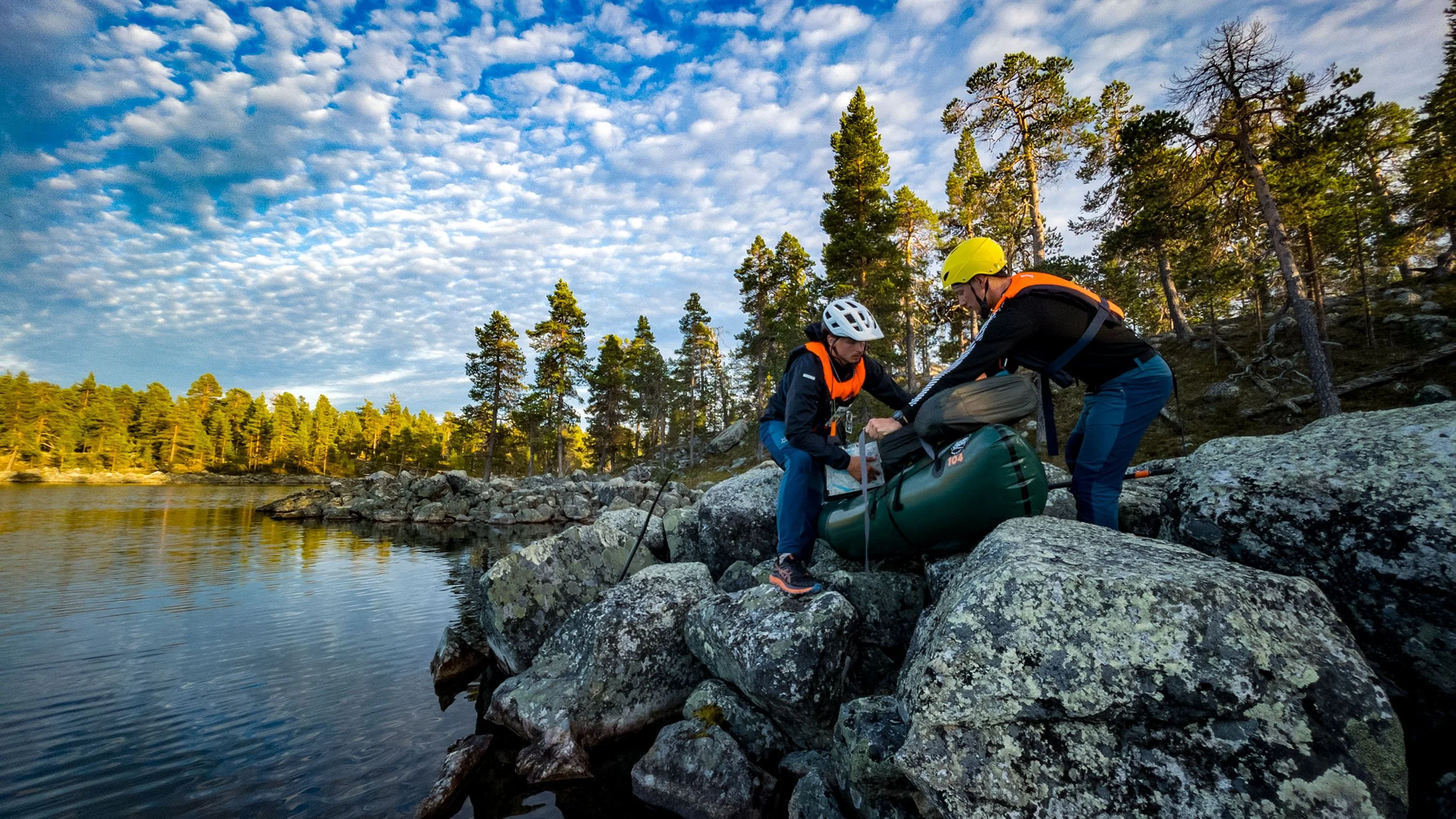 Kx-V-2022-packraft-rantakivilla-2500x1406.jpg