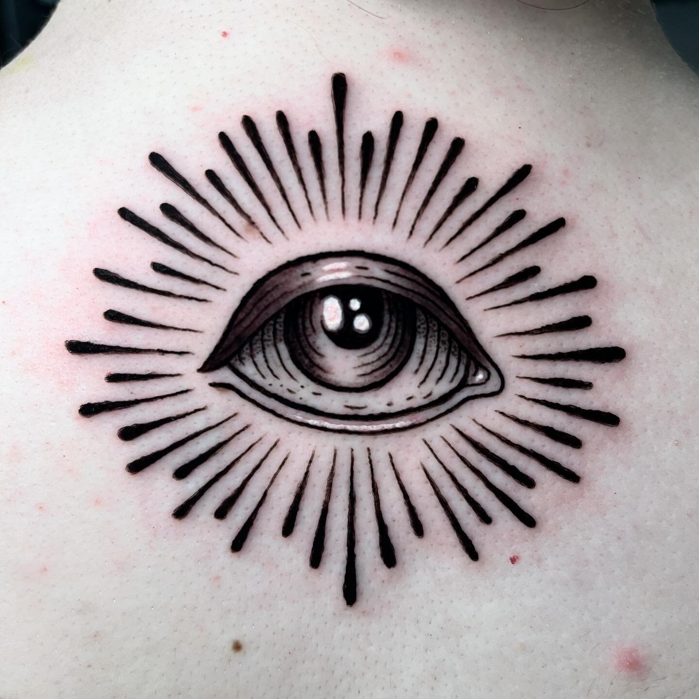 An eye for Emmanuel @xmmxnvxl 👁️Eyes have always been one of my favorite things to draw&hellip;sometimes I have a hard time not putting them in my art🙈 super happy with this one, it was a pleasure working with you and thank you for trusting me with
