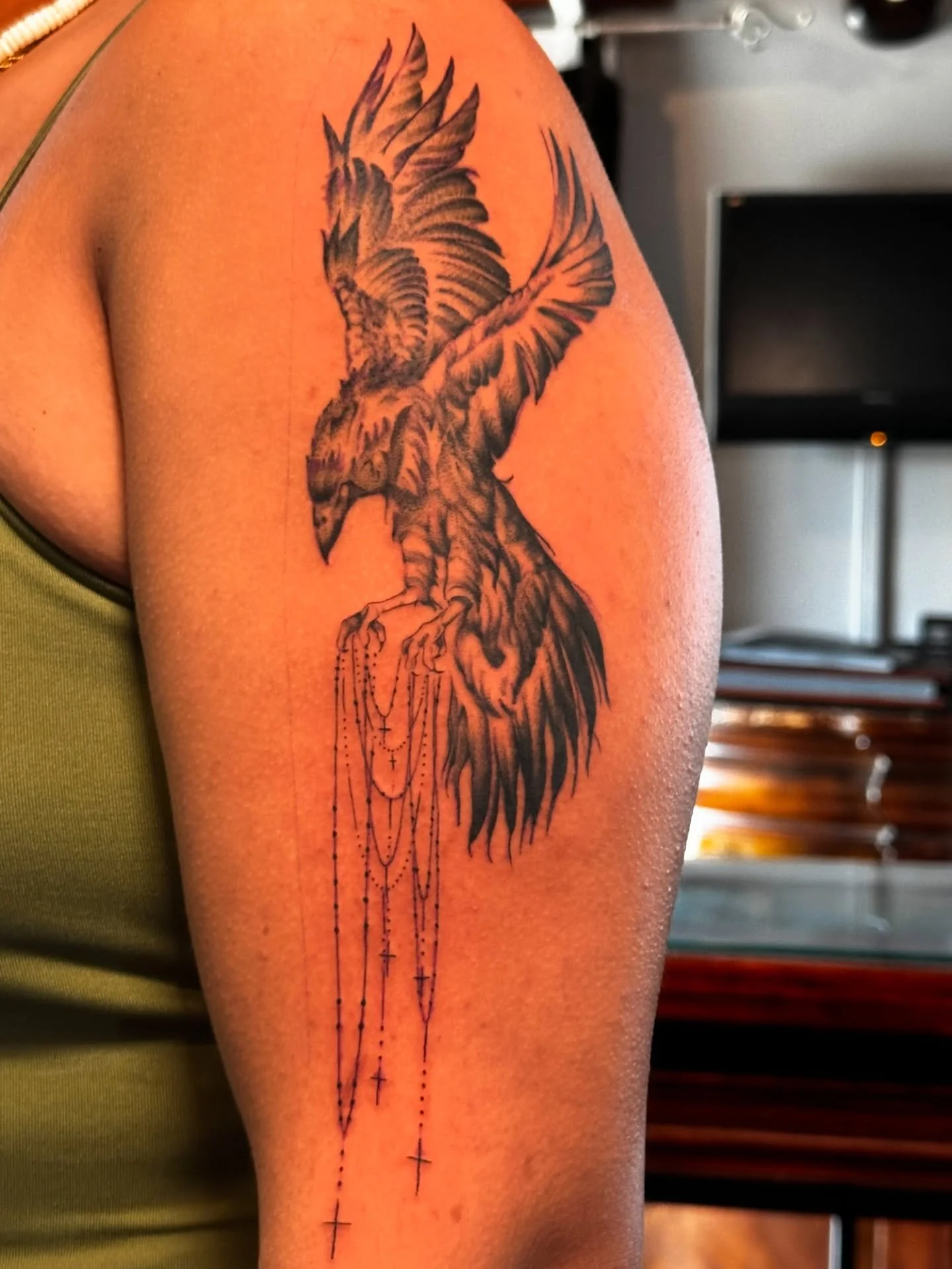 Raven traveled all the way from Tennessee to San Diego, waited until her 18th birthday, and made it happen. She knew what she wanted&hellip; and she got it.
.
.
.
#SanDiegoTattoo #NorthPark #SDTattoo #BlackAndGreyTattoo #FineLineTattoo #RavenTattoo #