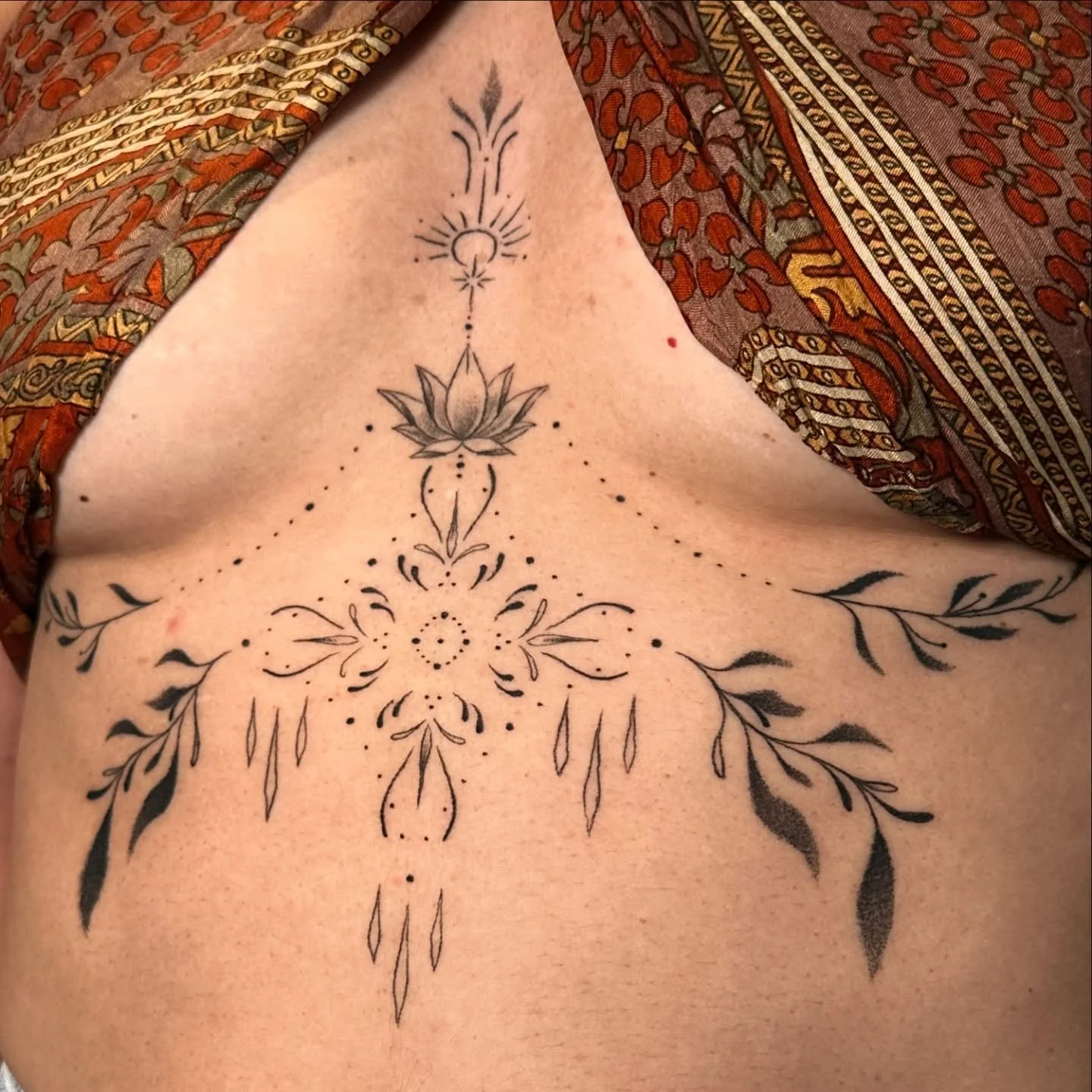 Healed&hellip; Custom sternum centerpiece; ornamental &amp; intentional
.
.
.
#SternumTattoo #ChestTattoo #FineLineTattoo #OrnamentalTattoo #DaintyInk 
#FeminineTattoo #SanDiegoTattooArtist #ArttTattoos 
#FloralTattoo #TattoosForWomen #SanDiegoTattoo