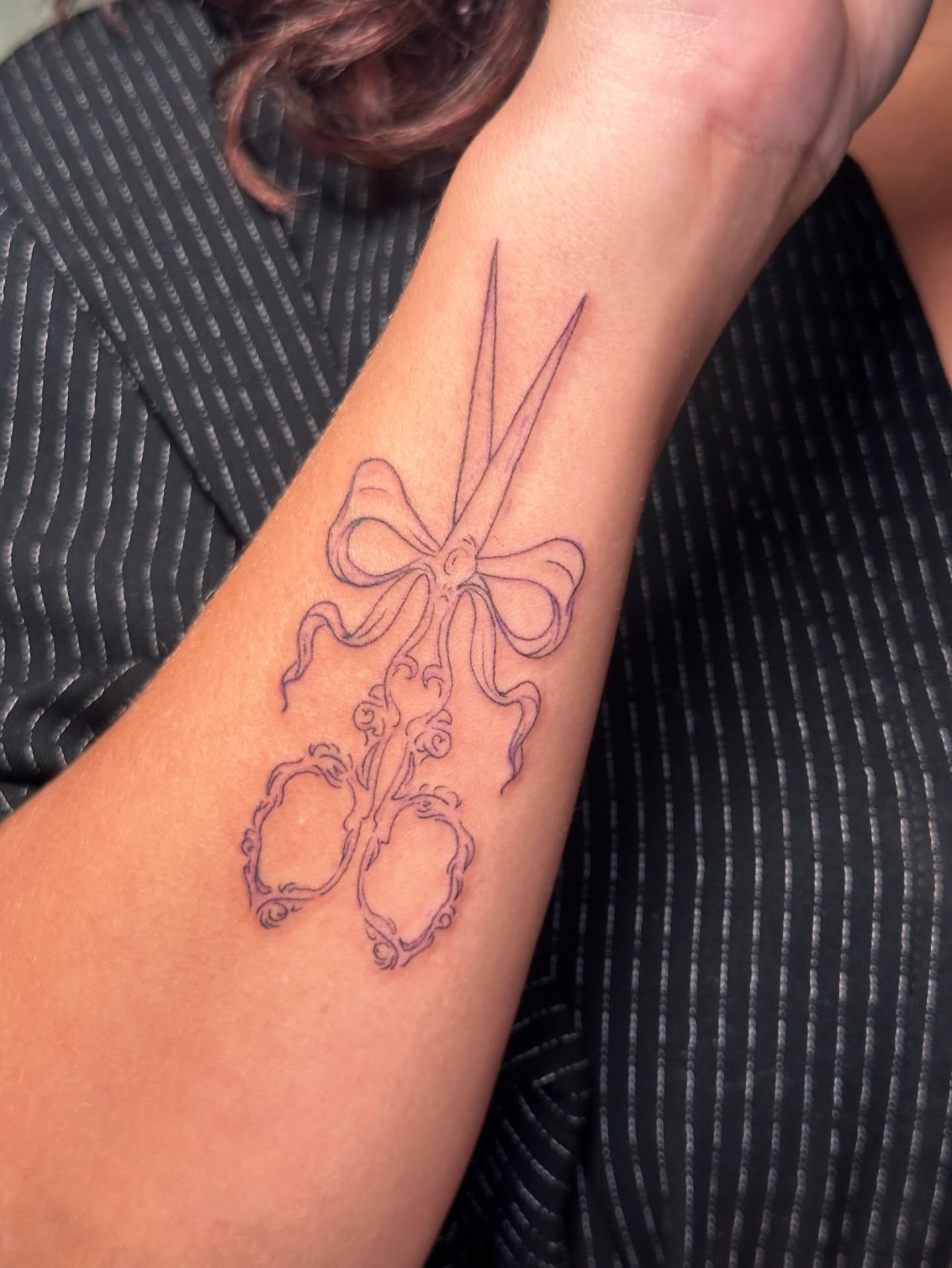 Sheers, Clippers, Or Scissors&hellip; fineline for the dainty and elegant. 
.
.
.
#FineLineTattoos #DelicateInk #TattooArtist #BlackAndGreyTattoos #SanDiegoTattooArtist #ArttTattoos #TattooDesign #TattooStudio #TattooedWomen #TattooCollector #TattooI