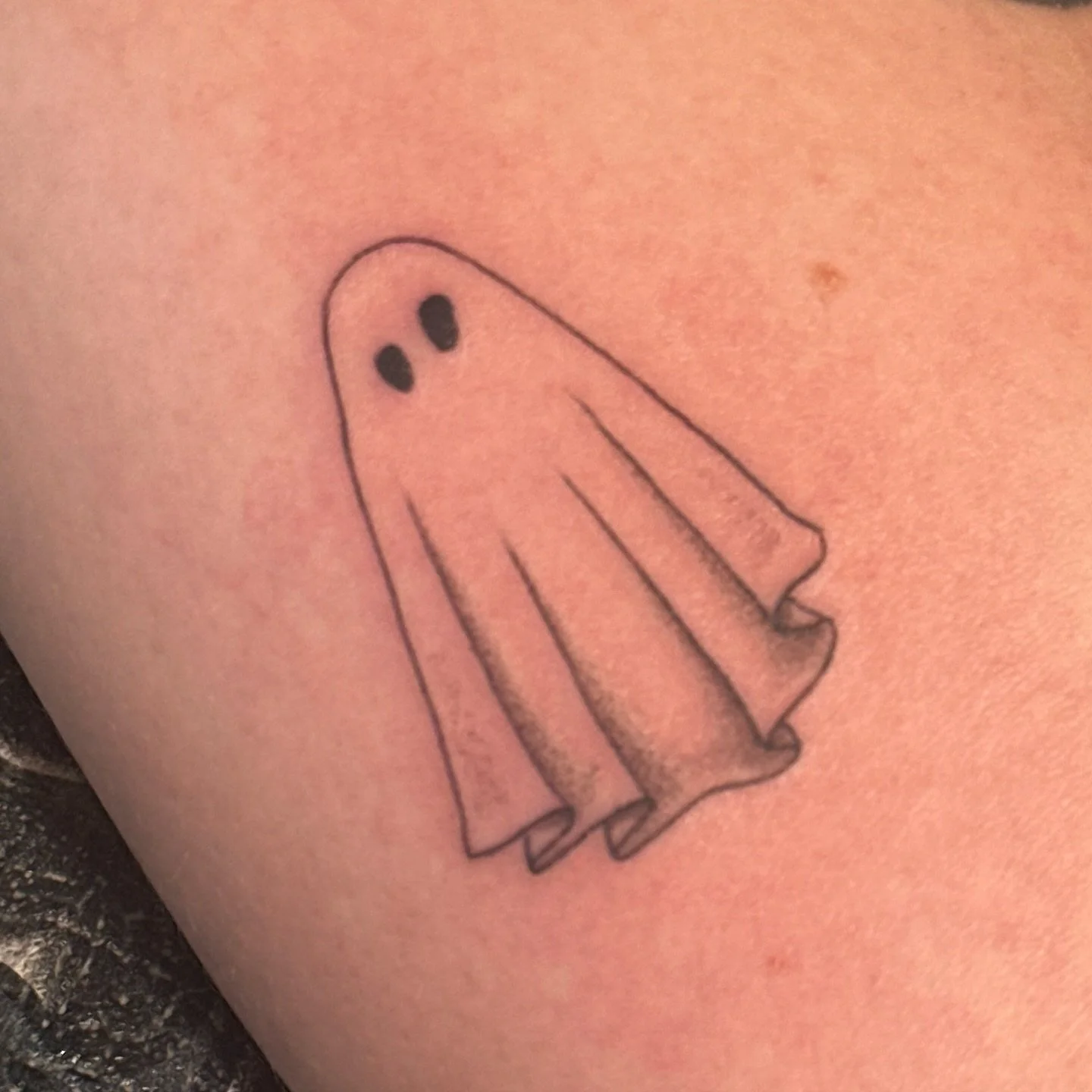 Happy Halloween for the 1 time
.
.
.
#GhostTattoo #HalloweenTattoo #FlashTattoo #FineLineTattoo #SimpleInk #BlackWork #SanDiegoTattooArtist #ArttTattoos #TattooVibes #TattooDesign #TattooArt #InkedUp #HalloweenVibes #SpookySeason #MiniTattoo