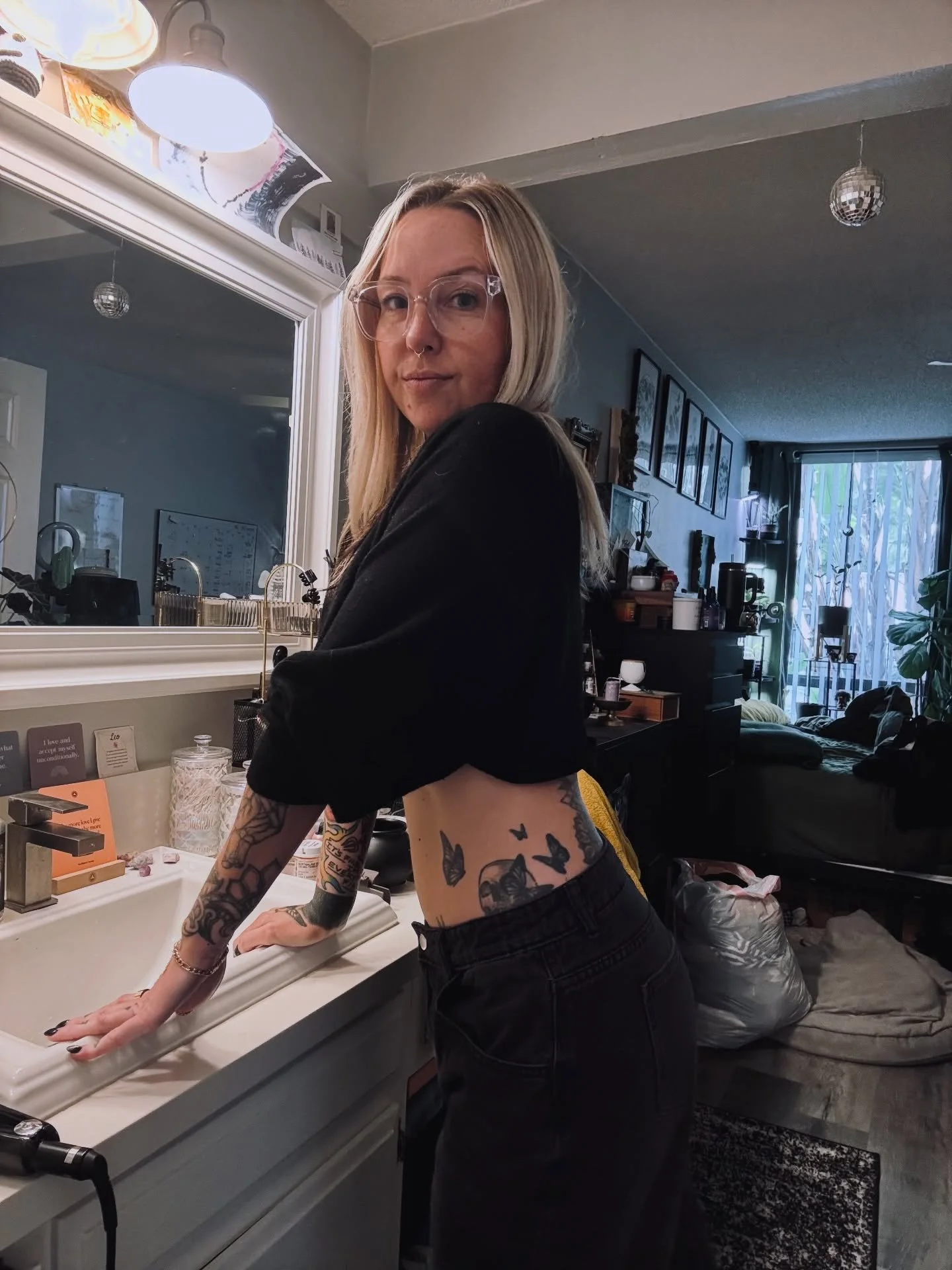 2 weeks down, 51 to go.. 

⚡️Launched our podcast @soft.pants.hard.truths 
⚡️Back to tattooing fulltime @edentattoogallery 
⚡️Incorporating Concerts back in my life has made my heart happy @dgtl_clr  @iamrjd2 
⚡️Friend time fills my cup 
⚡️More plant