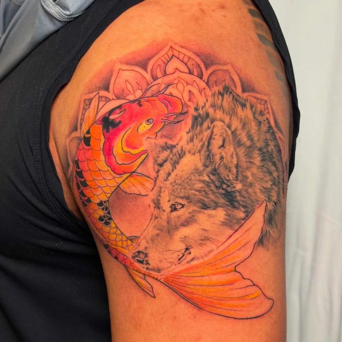 Custom koi &times; wolf fusion.
Designed for flow, contrast, and longevity.
.
.
.
#CustomTattoo #BlackInk #ColorTattoo #KoiTattoo #SDTattoo