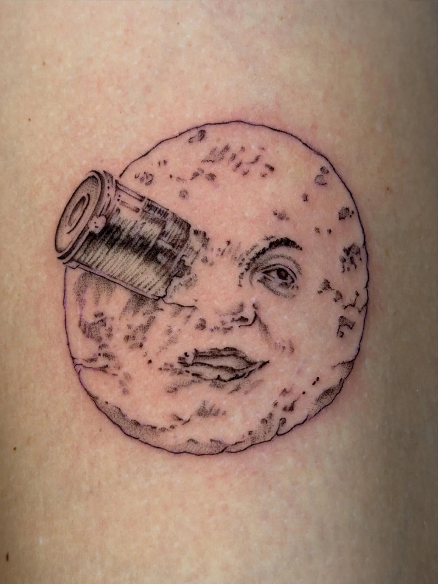 Vintage imagination
&ldquo;A Trip to the Moon&rdquo; (Le Voyage dans la Lune, 1902)
.
.
.

#FineLineTattoo #SanDiegoTattooArtist #BlackAndGreyTattoo #SurrealTattoo #SDTattoo