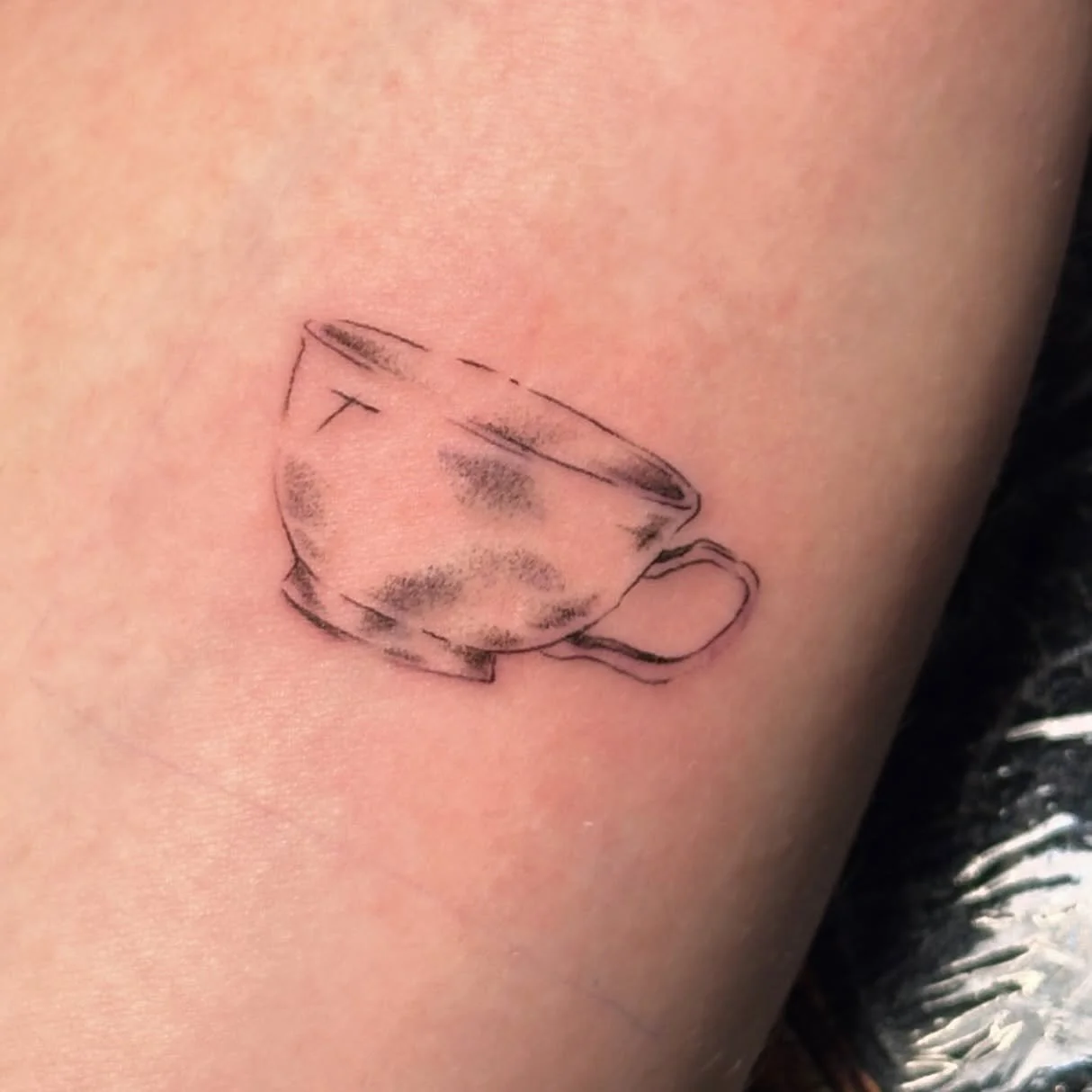 For the quiet moments 
I appreciate you for trusting me
.
.
.
#LineworkTattoo #TattooArtist #SanDiegoTattoo #NorthParkSanDiego #ArttTattoos