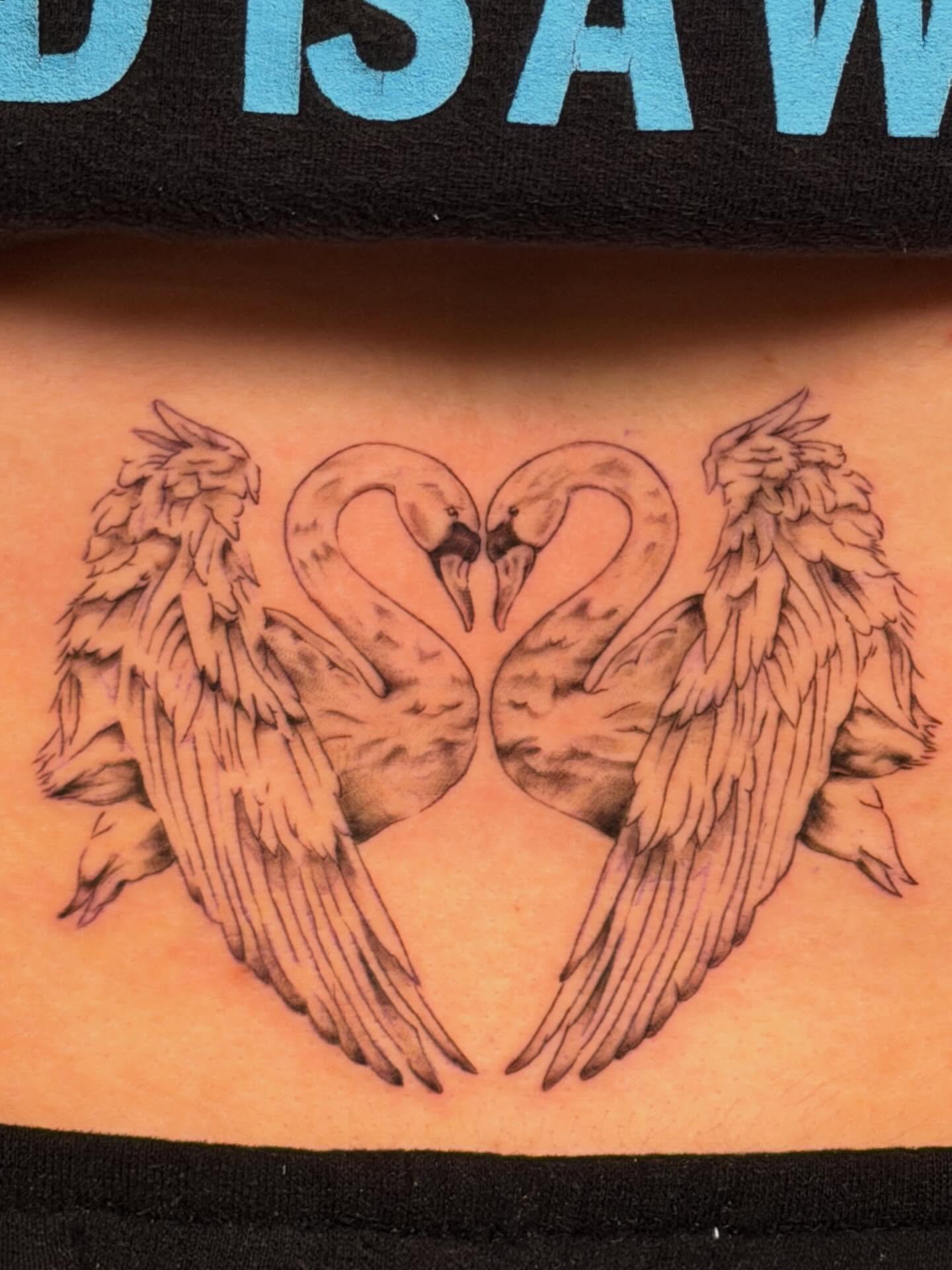 Beauty and Beauty
-thank you for trusting me
.
.
.
#FinelineTattoo #BlackAndGrey #SwanTattoo #SDTattoo #SanDiego