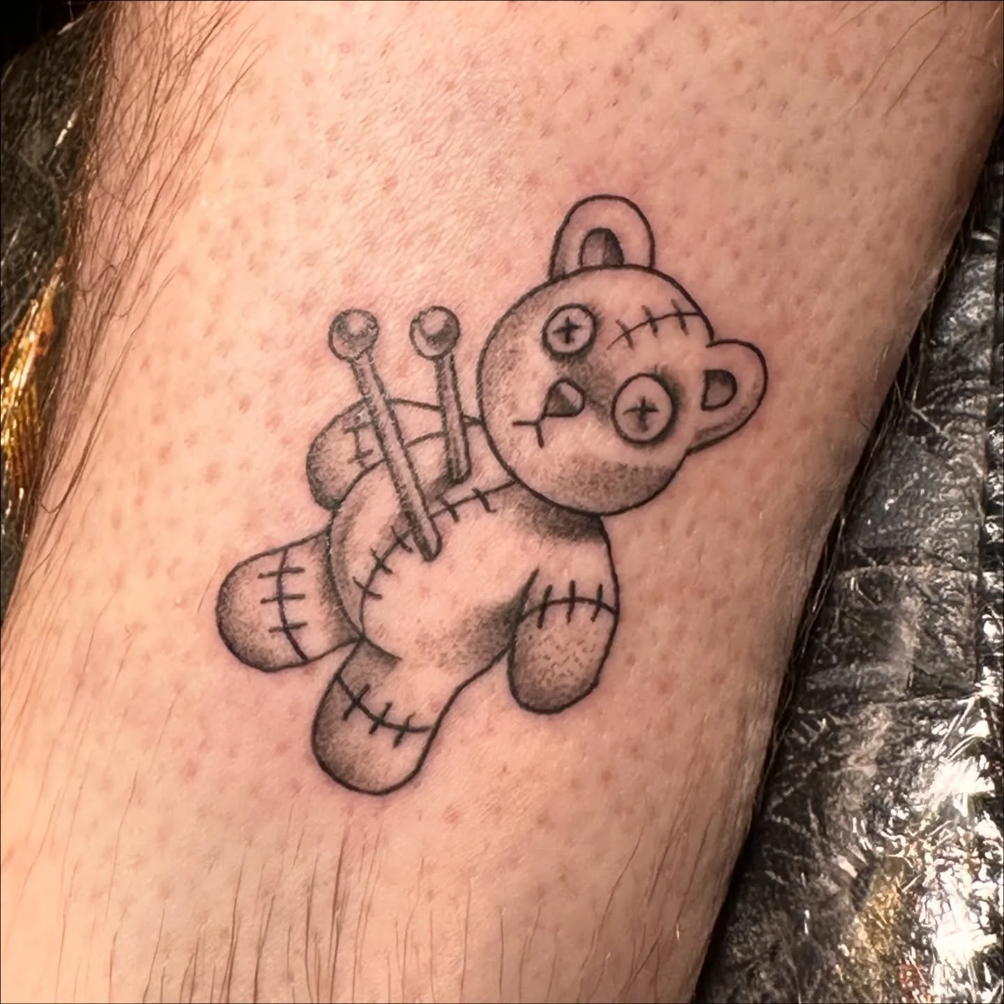 Lil voodoo teddy
Thank you for trusting me
.
.
.
#BlackAndGreyTattoo #Tattoo #SanDiego #TeddyBear #Voodoo