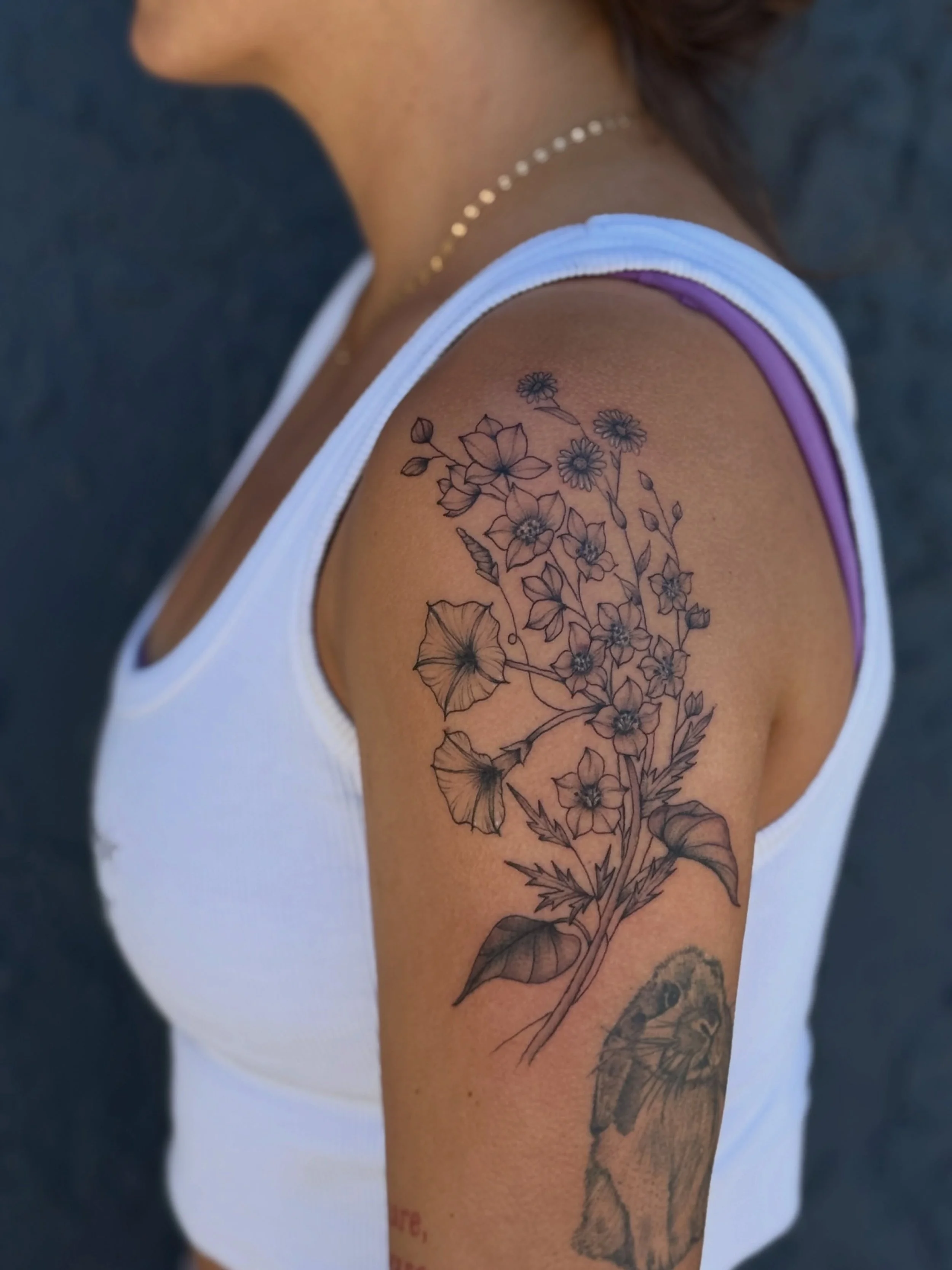 Florals will forever have my heart 🌿
What flower are you getting tattooed next? 👀 

*cute lil bunny not done by me. 

#sandiegotattooartist #femaletattooartist #finelinetattoo #flowertattoos