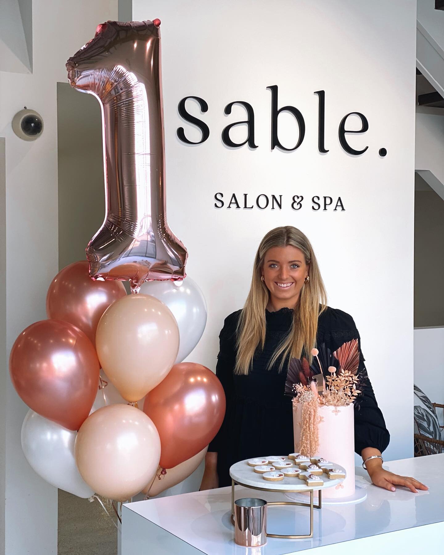 Happy 1st Birthday @sablesalonandspa ✂️ 
it&rsquo;s been a hard few months for all businesses - u guys have smashed it!!!! So proud of u 🖤 

Cakes and cookies @whiskandwillow_au 
Balloons @houseofpartyonline 

#cakedesign #moderncake #birthdaycake #