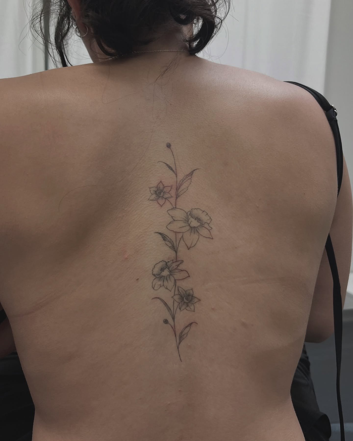 Fully healed sister birth flowers (with some minor touchups) 🫶🏼🌷

#finelinetattoo #birthflowertattoo #backtattoo #healedtattoo #healedfinelinetattoo
