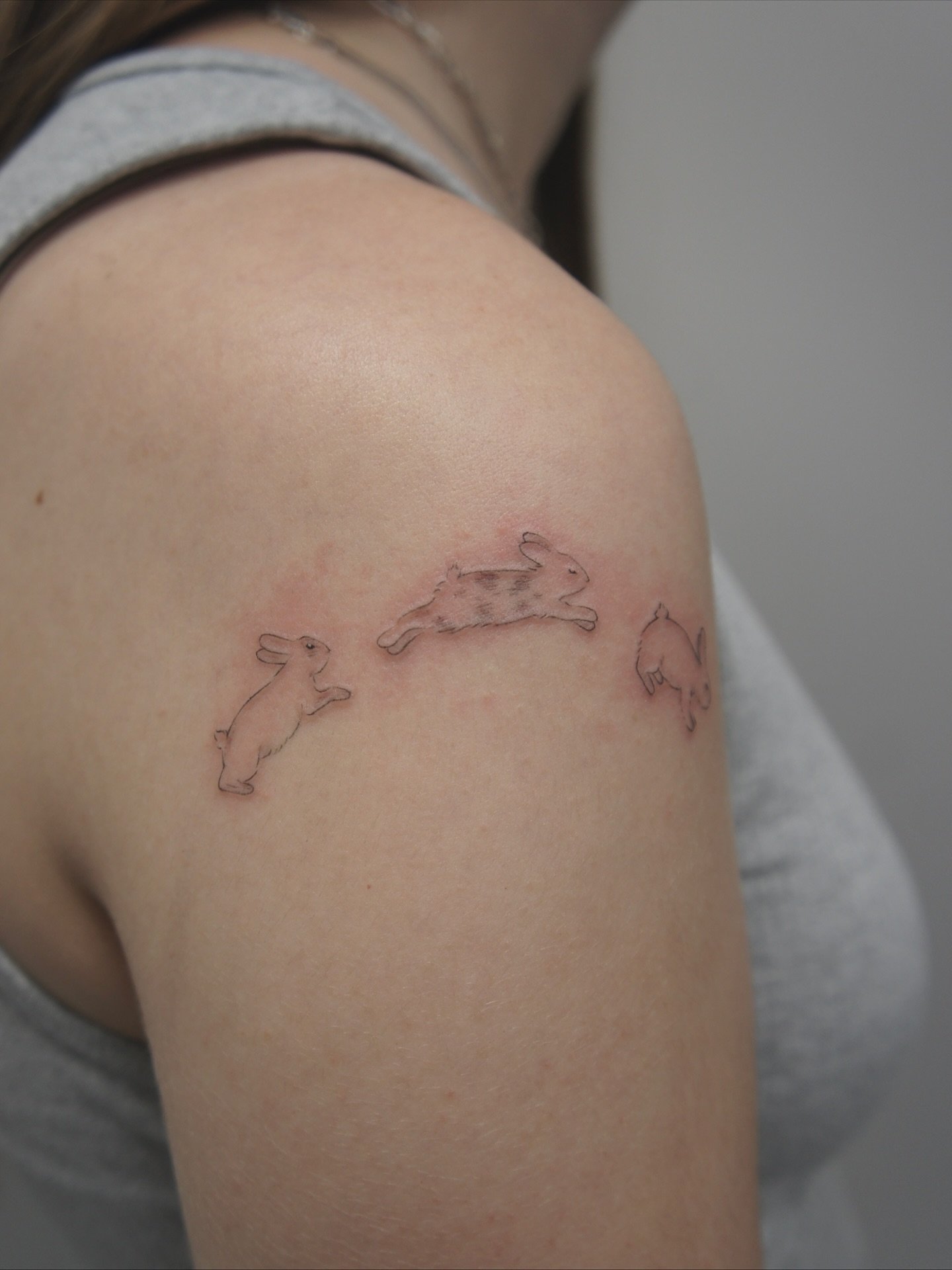 Some pics immediately after a touchup on these bunnies!
I tend to keep my linework quite light for small pieces like this so we can touchup as needed &amp; keep everything as dainty as possible 🙂&zwj;↕️ (I had to get more pics of this one too becaus