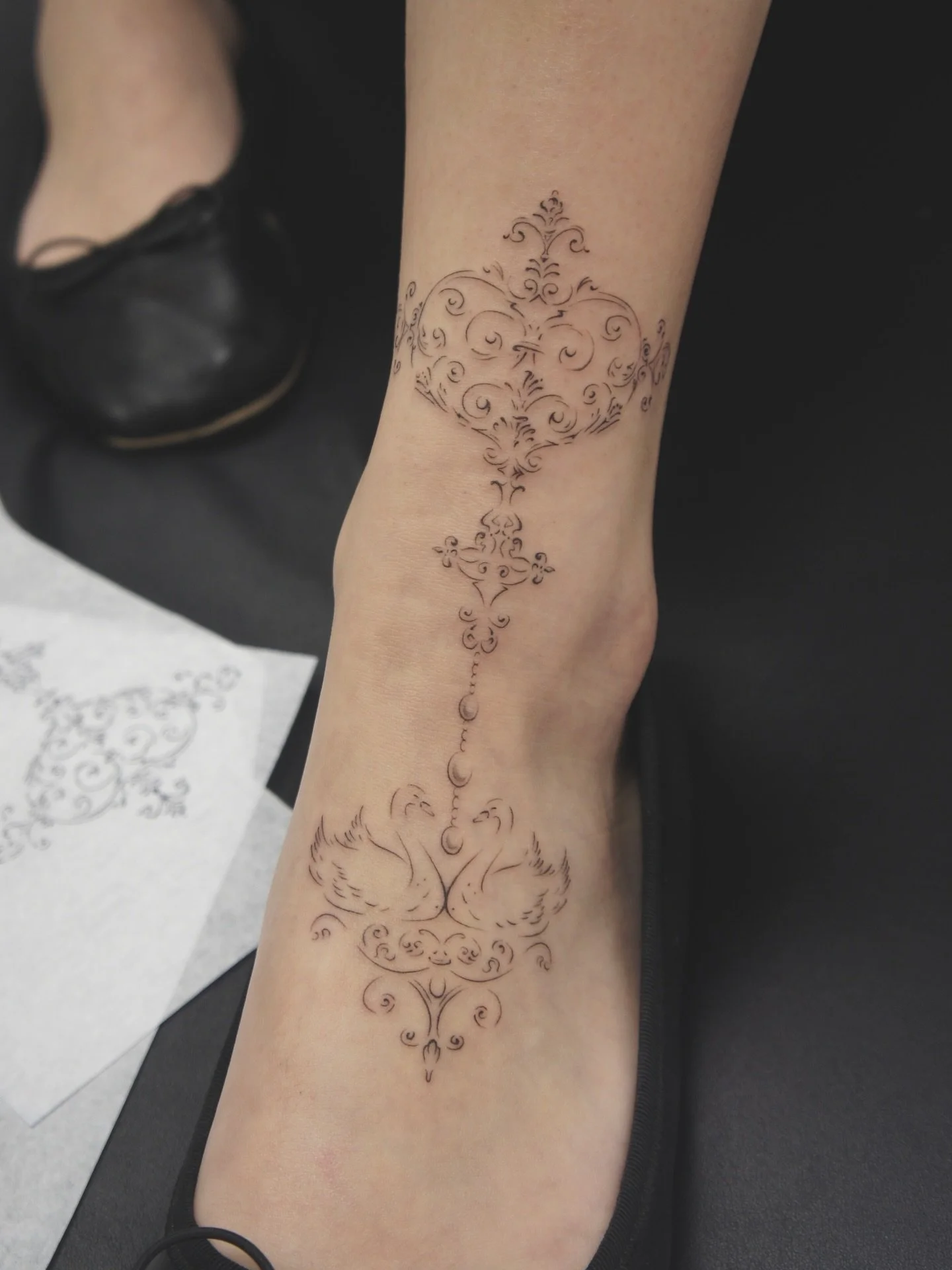 Custom ornamental with swans 🦢 
Soo in love with this style right now!

#ornamentaltattoo #vintagetattoo #mississaugatattoos #swantattoo #finelinetattoo