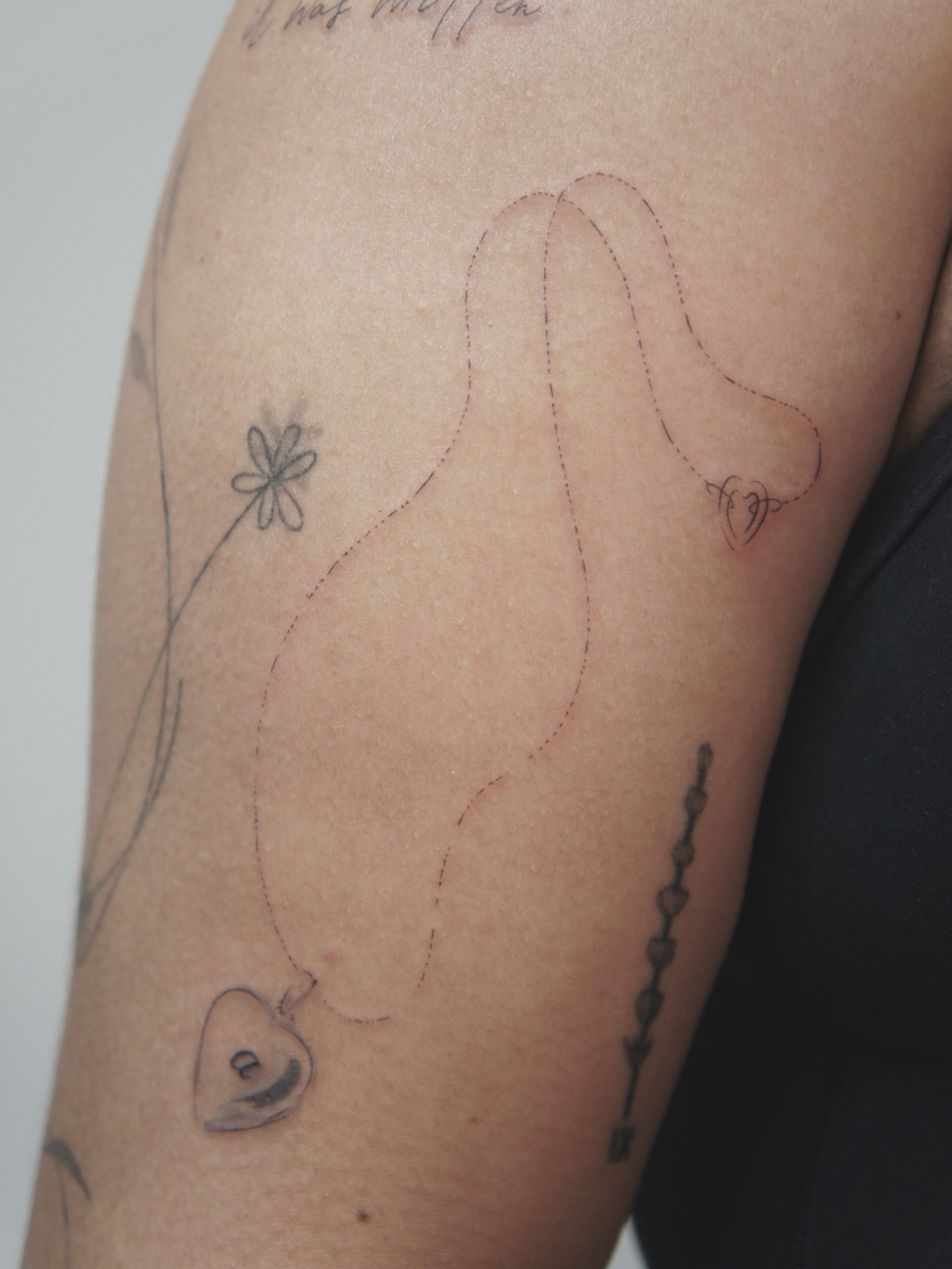 Dainty chain addition to heart locket flash I did a while ago! We left some gaps in the chain to add more charms in the future ☺️ (Plus a little script addition)

#mississaugatattoos #necklacetattoo #jewelrytattoo #finelinetattoo #gtatattoos