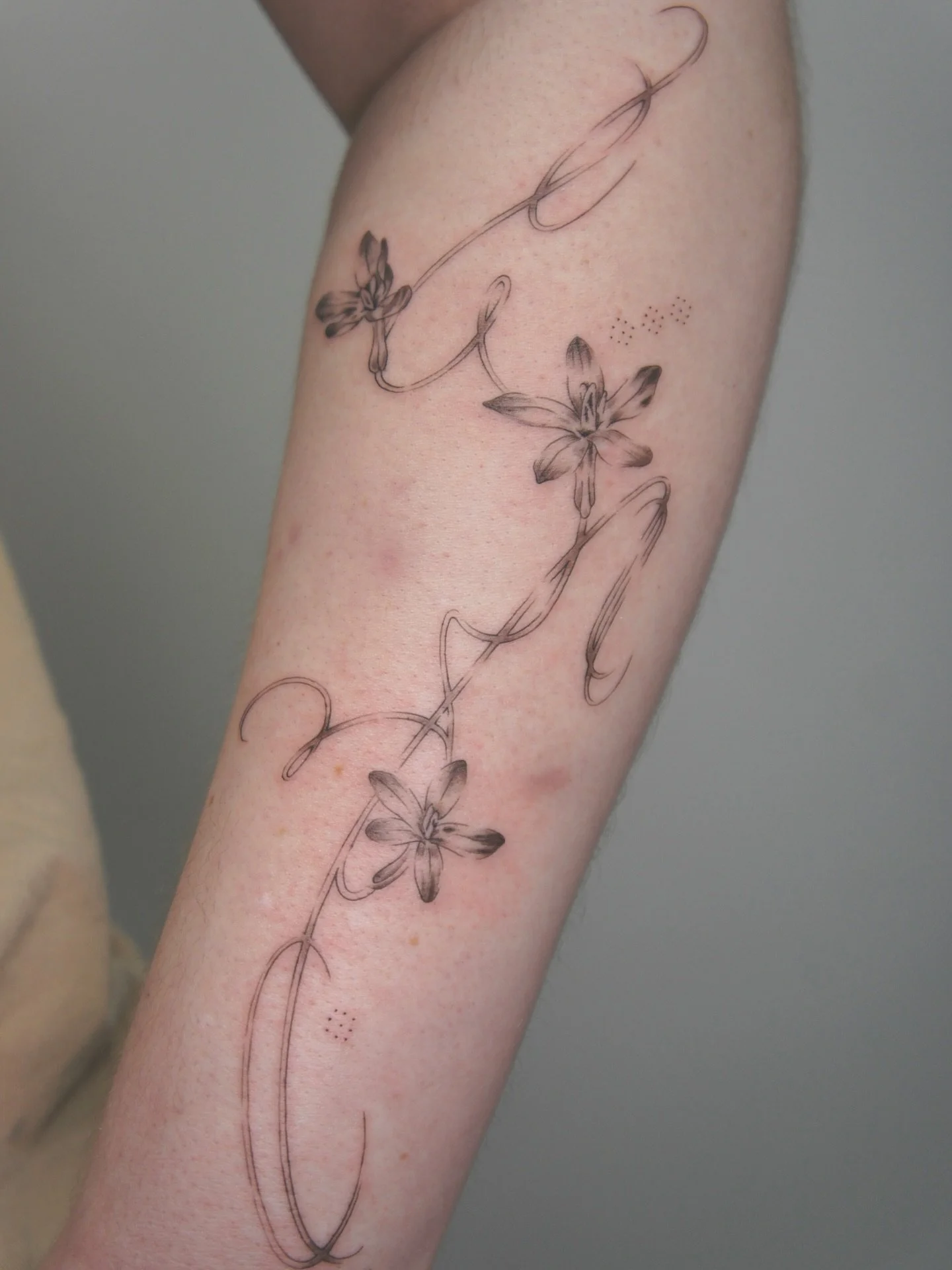 So happy with how this came out - the placement is perfection!! Thank you Abby ☺️

#finelinetattoo #mississaugatattoo #floraltattoo #cybertattoo