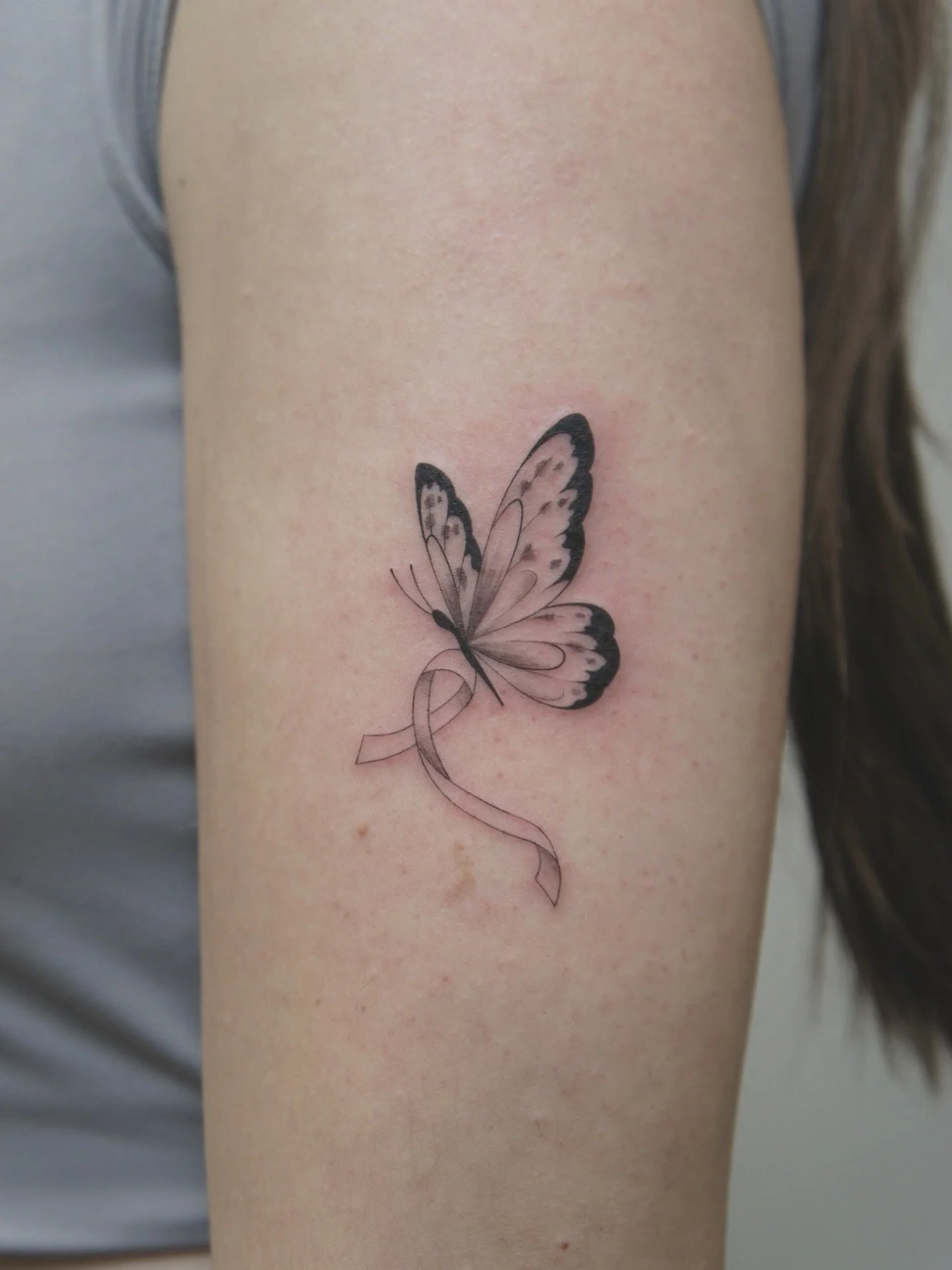 Custom butterfly &amp; ribbon !!

#butterflytattoo #mississaugatattoos #finelinetattoos #gtatattoos