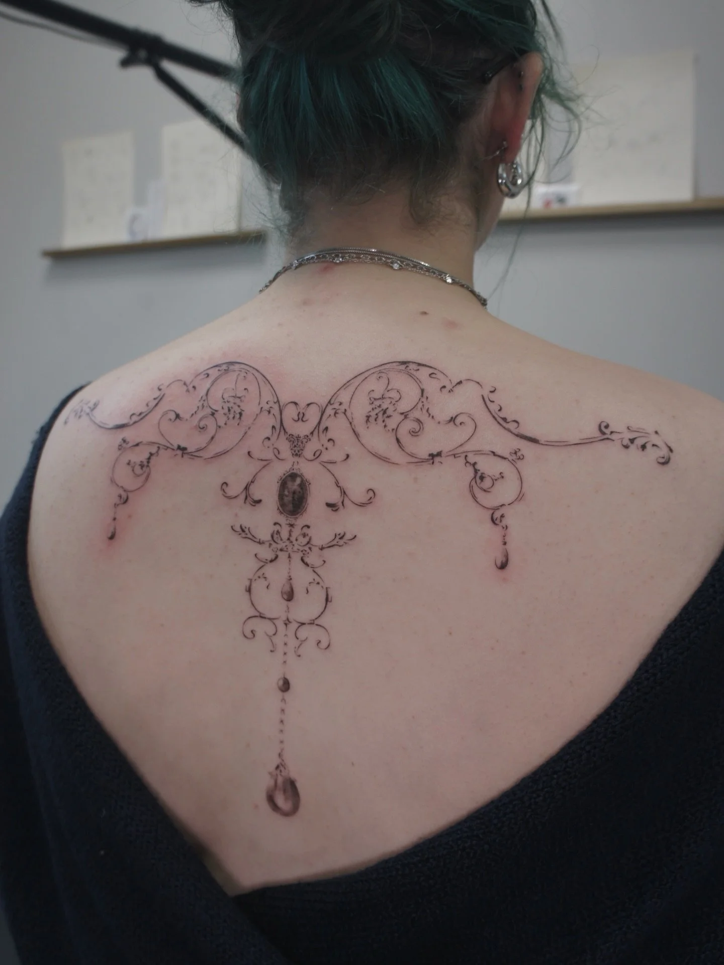 Swipe to see how this healed! 😮⭐️
(3 weeks no touchup)

#healedtattoo #ornamentaltattoo #mississaugatattoo