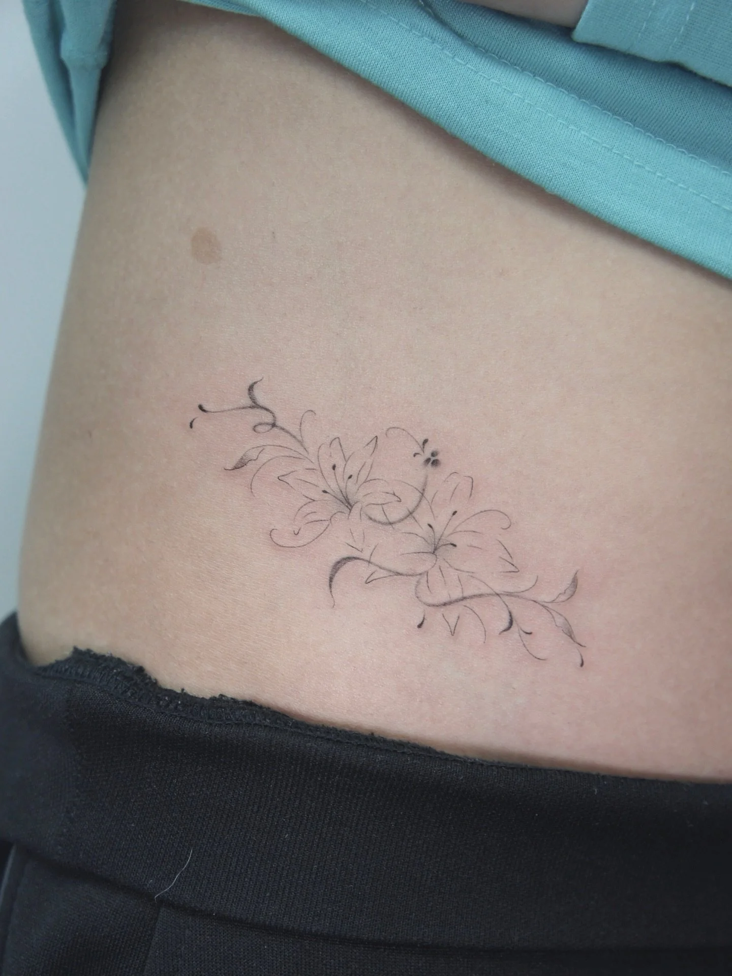 Flowy hip piece - her first tattoo!
I love doing florals like this so much ♡ 

(repost because the pics were a bit dark)

#lilytattoo #hiptattoo #mississaugatattoos #torontotattoo #oakvilletattoos