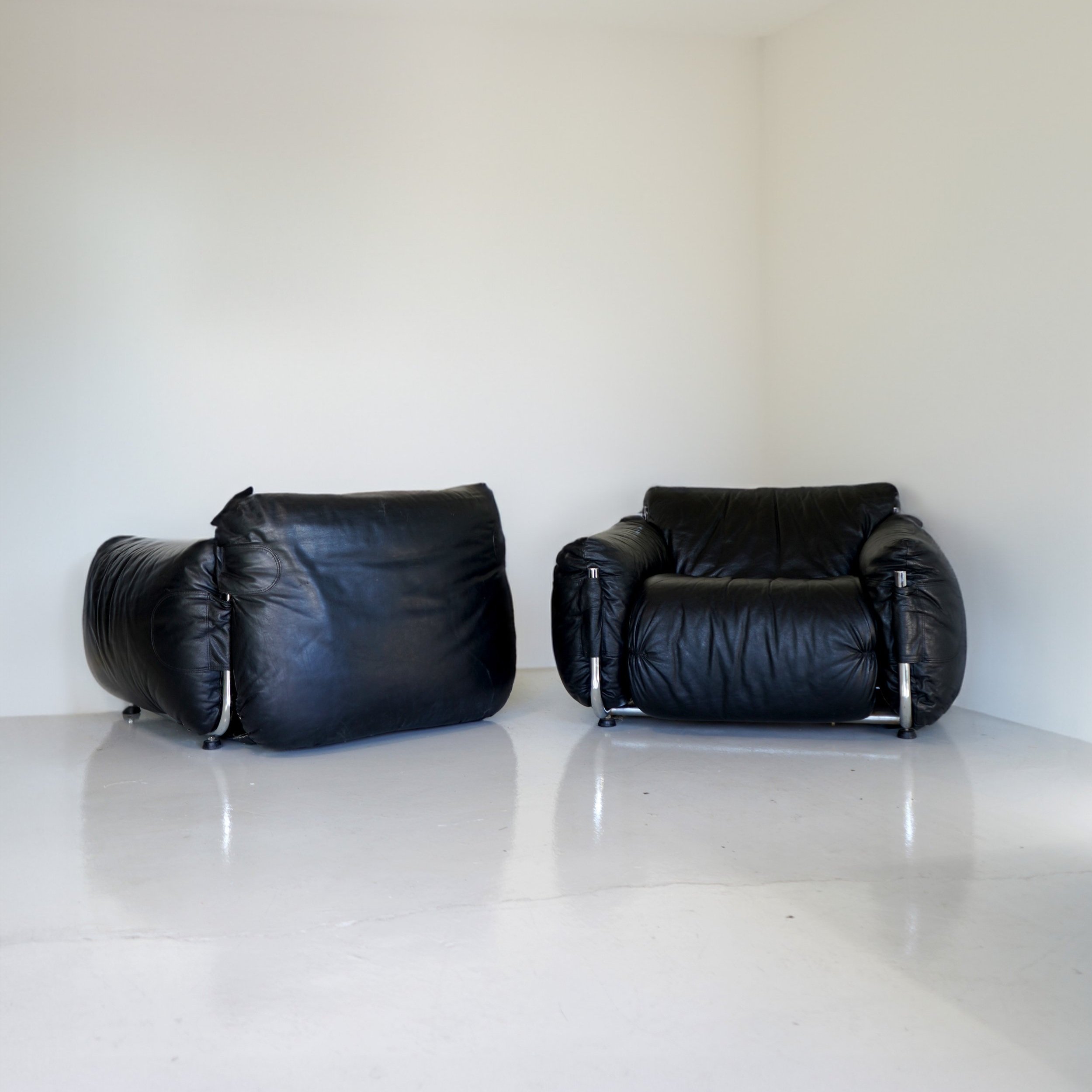 black+leather+armchair_guiseppe+munari_product_pair_front+and+back.jpg