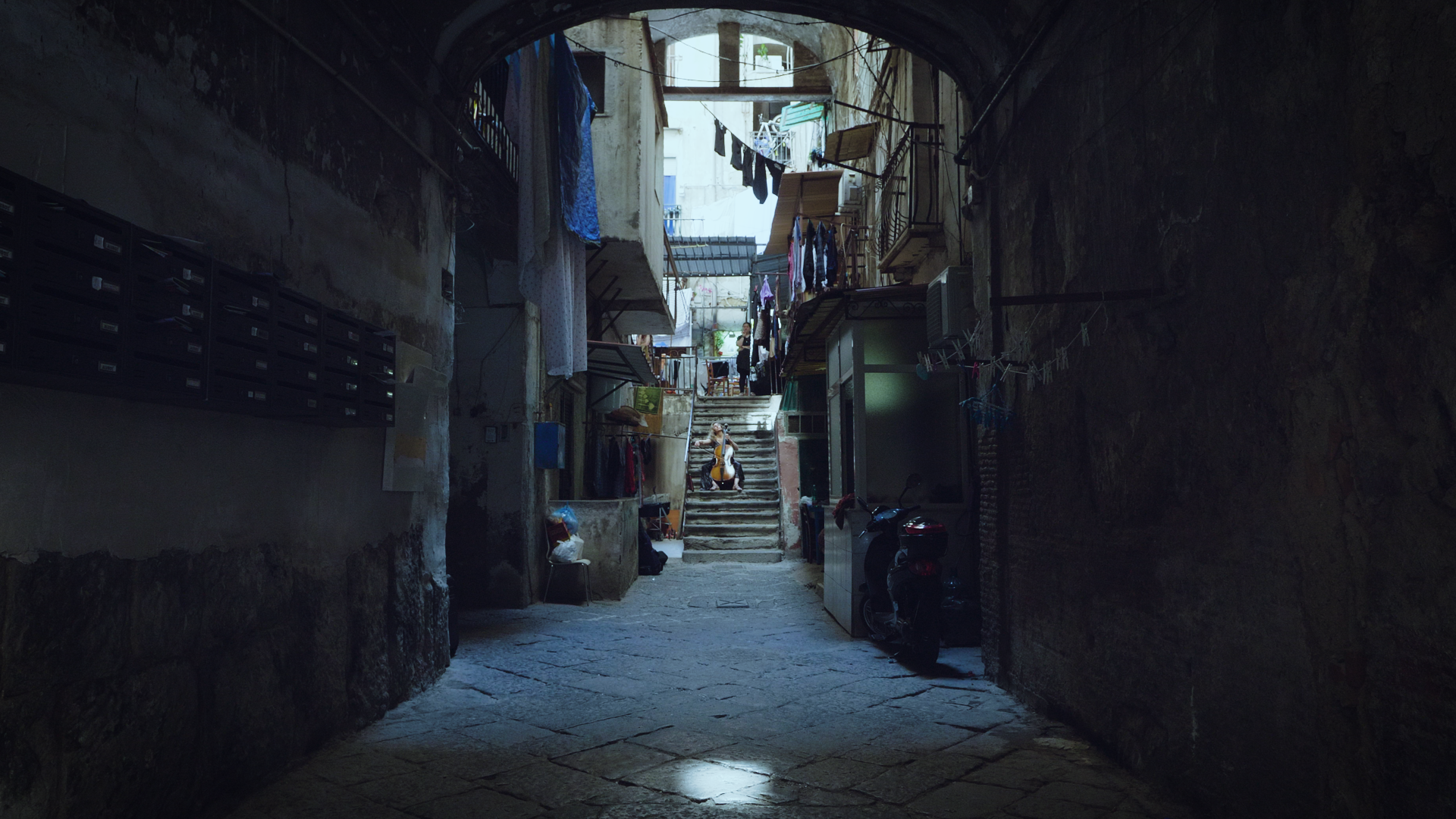 Napoli!_Preludio_16x9.00_01_09_21.Still012.png