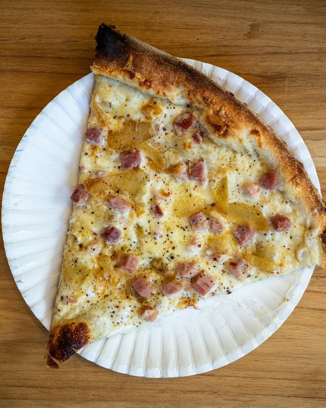 ONLY A COUPLE DAYS LEFT TO PRACTICE YOUR FRENCH!

Oui Monsieur: Garlic Cream sauce, topped with mozzarella, ham, gruyere, caramelized onion, and a peppercorn medley. 

Available everyday by the slice and full pie for the month of April!

 #frenchcuis