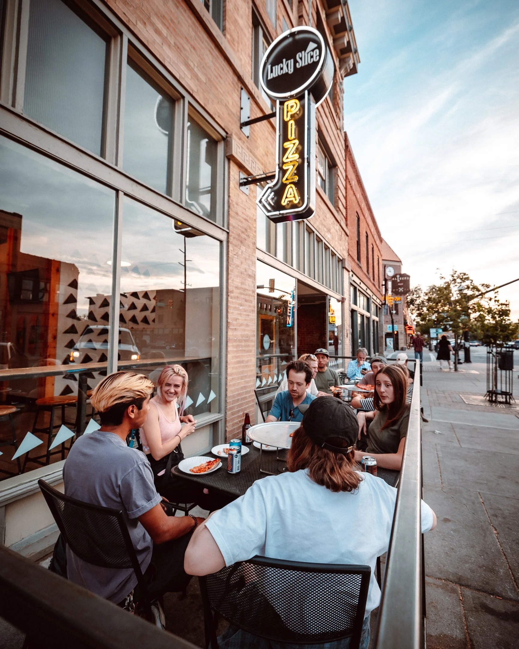 210617_LuckySlice_SummerPatio_Hangout_0016.jpg