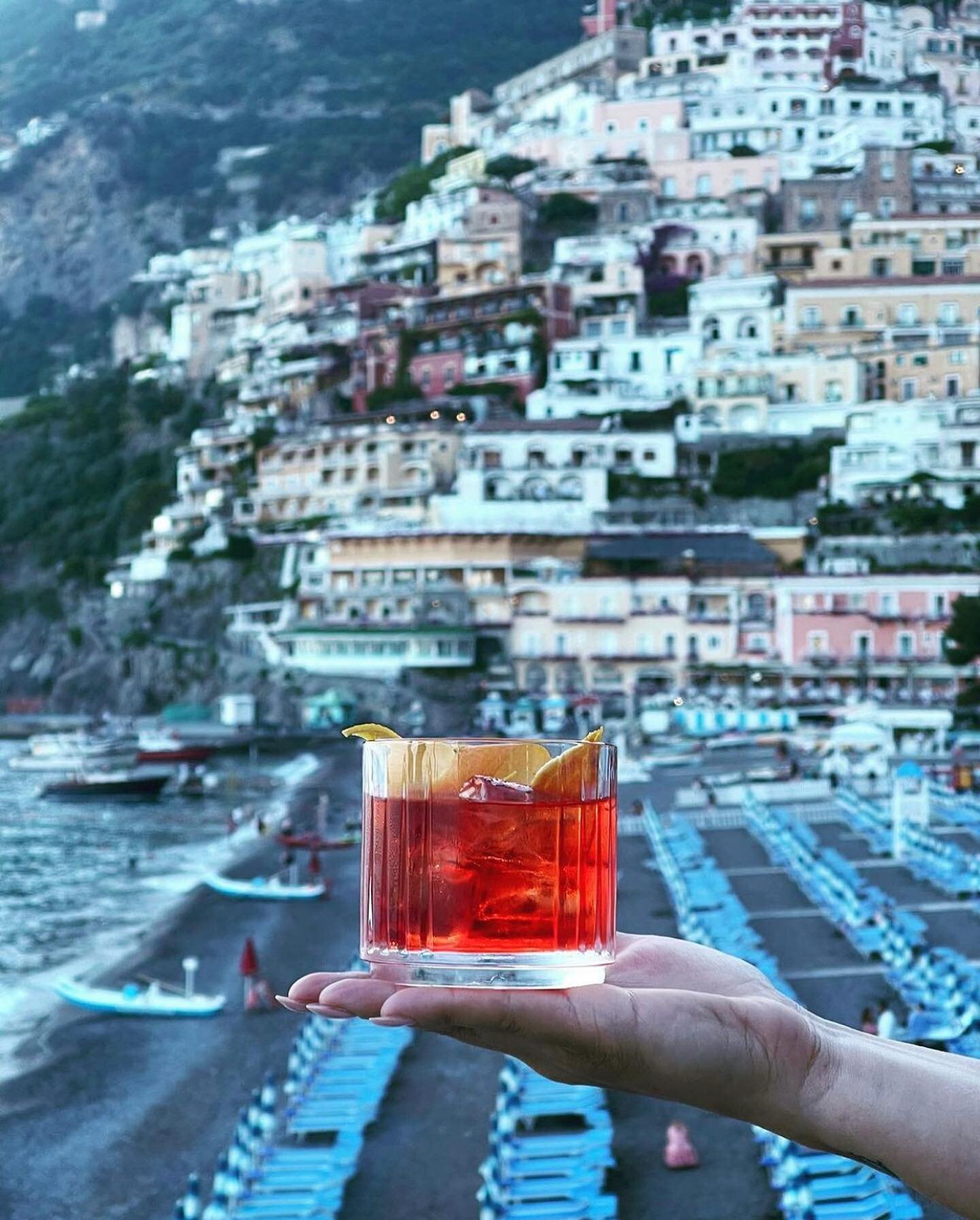 | 𝐒𝐢𝐦𝐩𝐥𝐲 𝐚 𝐦𝐚𝐭𝐭𝐞𝐫 𝐨𝐟 𝐠𝐨𝐨𝐝 𝐭𝐚𝐬𝐭𝐞.&trade;🩸

Celebrating the lifestyle &amp; spirit of the Negroni.
@negroni.szn #negroniszn 
negroniseason.com (link in bio)

📷 @bagarao.oaragab