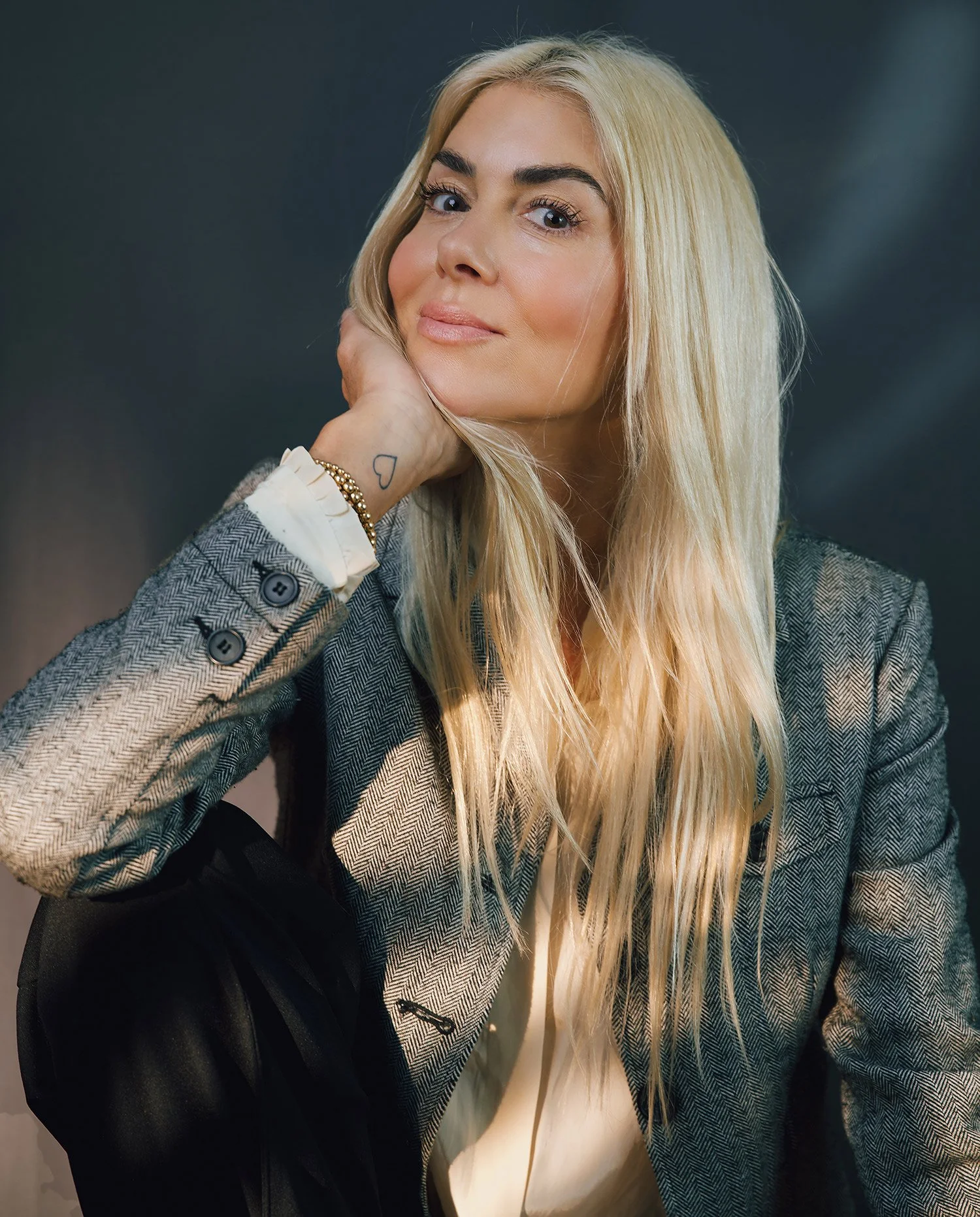Creative soft natural light for actress headshot session